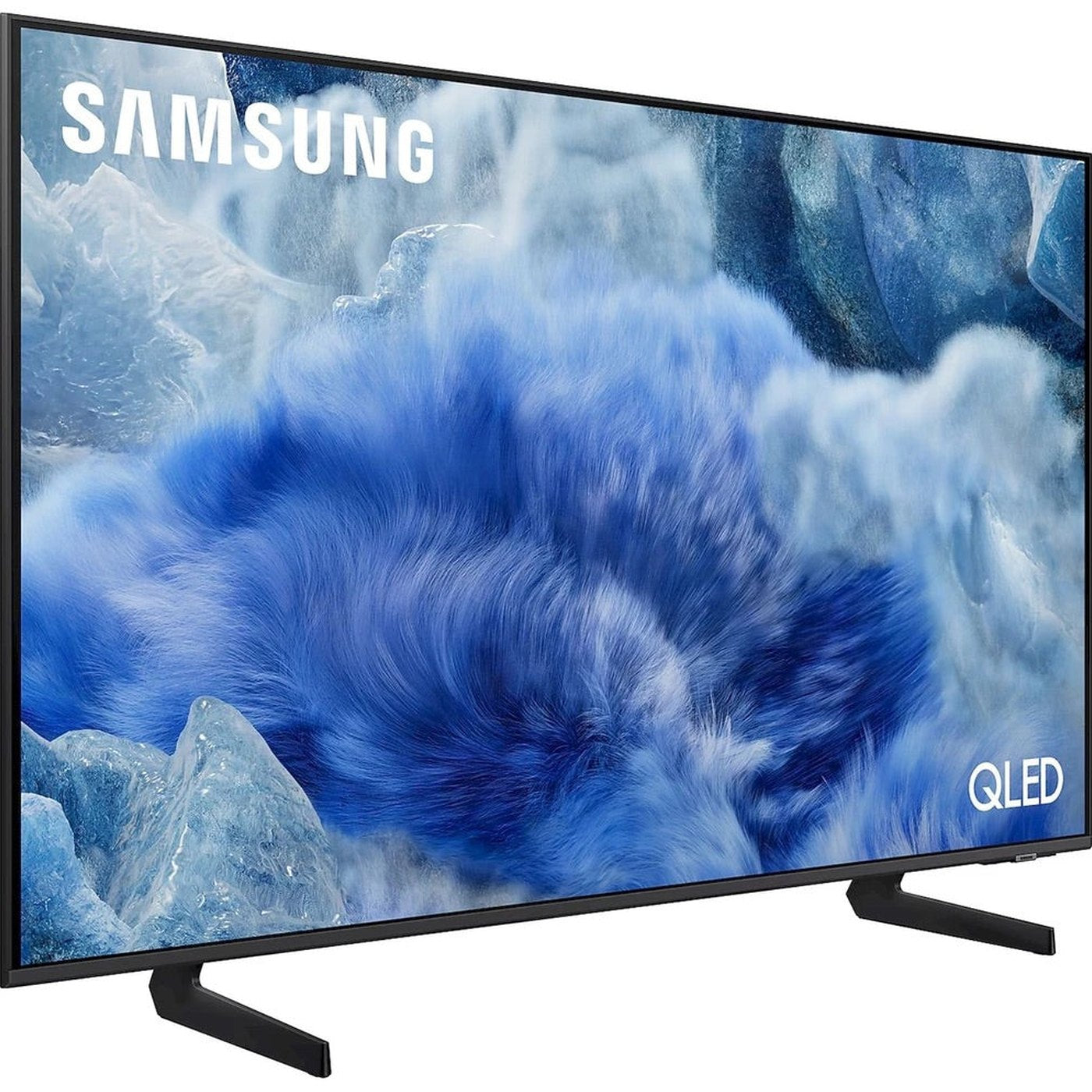 Samsung QLED-Fernseher. Der Bildschirm zeigt blaue und weiße abstrakte Kunst. Der Fernseher ist schwarz, mit schwarzem Ständer. Der Markenname ist weiß.