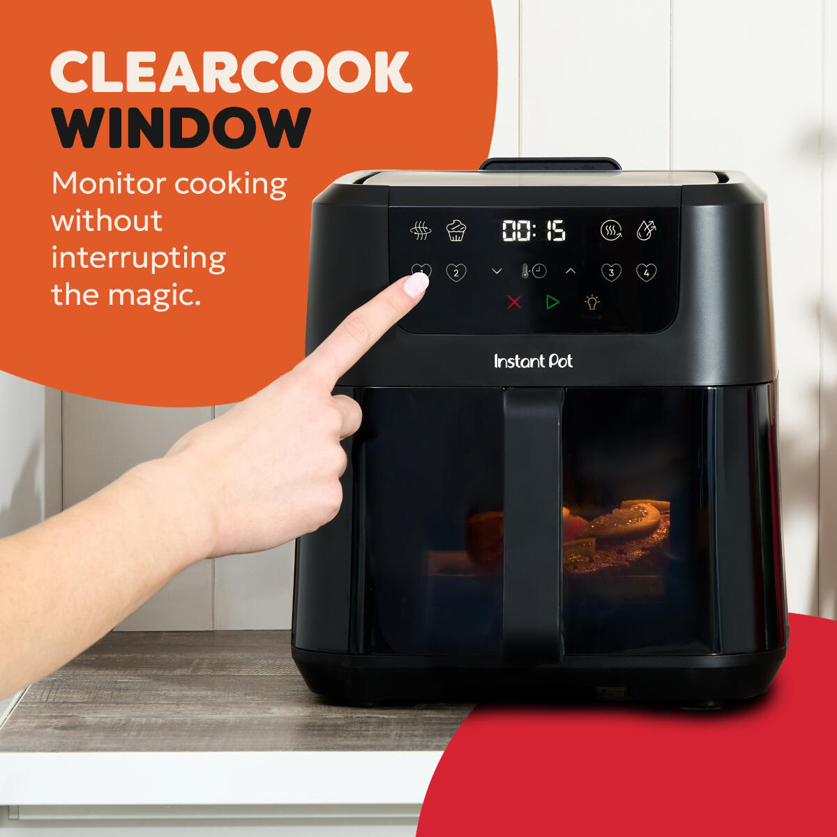 Een hand wijst naar een zwarte airfryer met een helder venster. Binnenin is voedsel zichtbaar. De timer toont 00:15. Het Instant Pot logo.