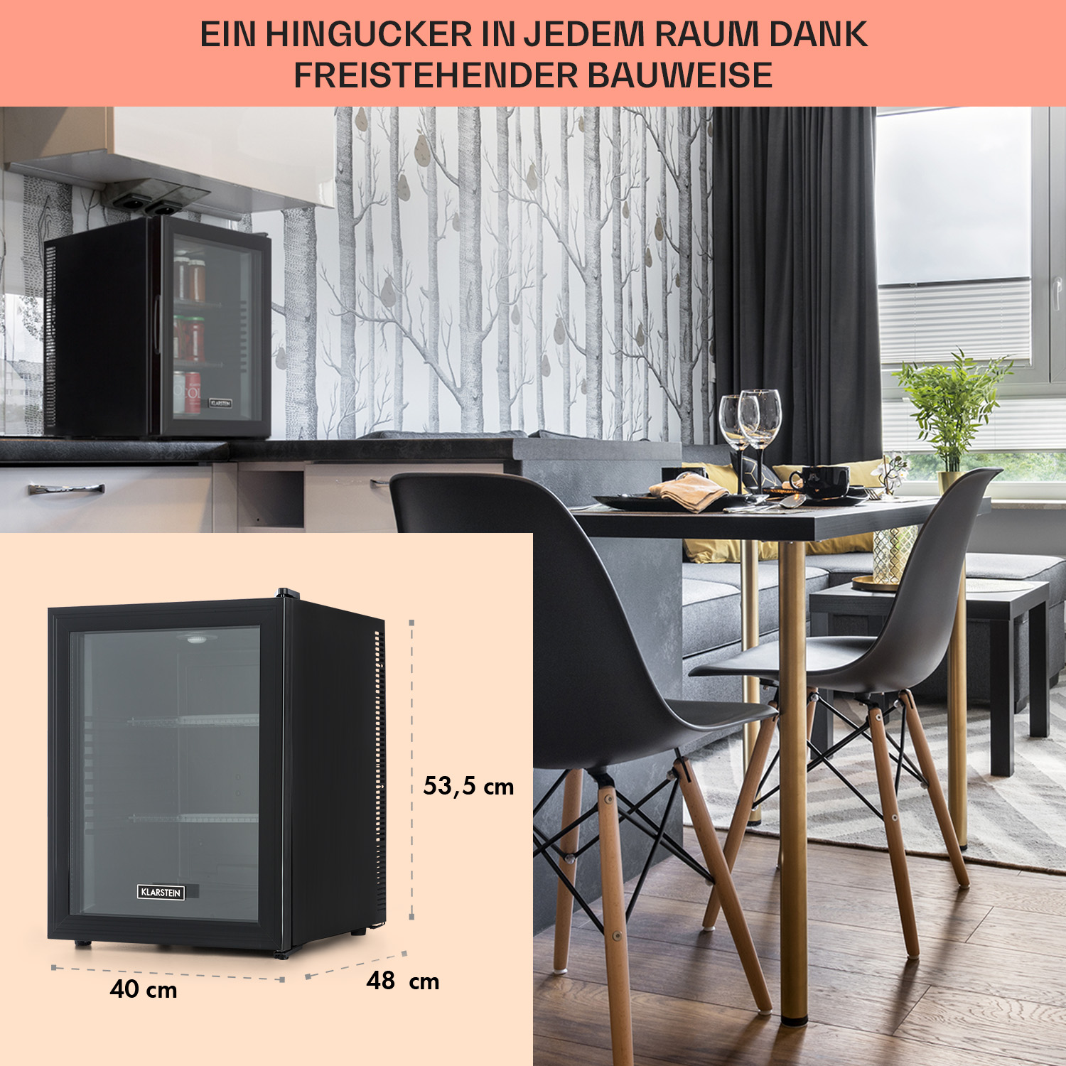 Mini-frigorifero nero con porta in vetro, dimensioni indicate. Tavolo da pranzo con sedie e parete decorata. Cucina e sala da pranzo in generale.