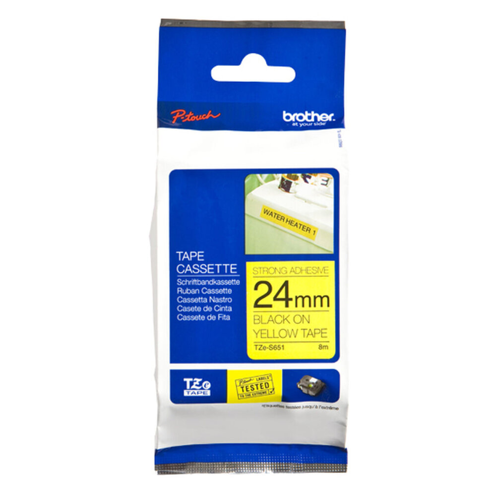 Eine Brother P-touch-Kassettenverpackung. Sie ist weiß mit blauem Oberteil und Details. Text: 24 mm schwarz auf gelbem Band. Auf dem Etikett steht 'Water Heater 1'.