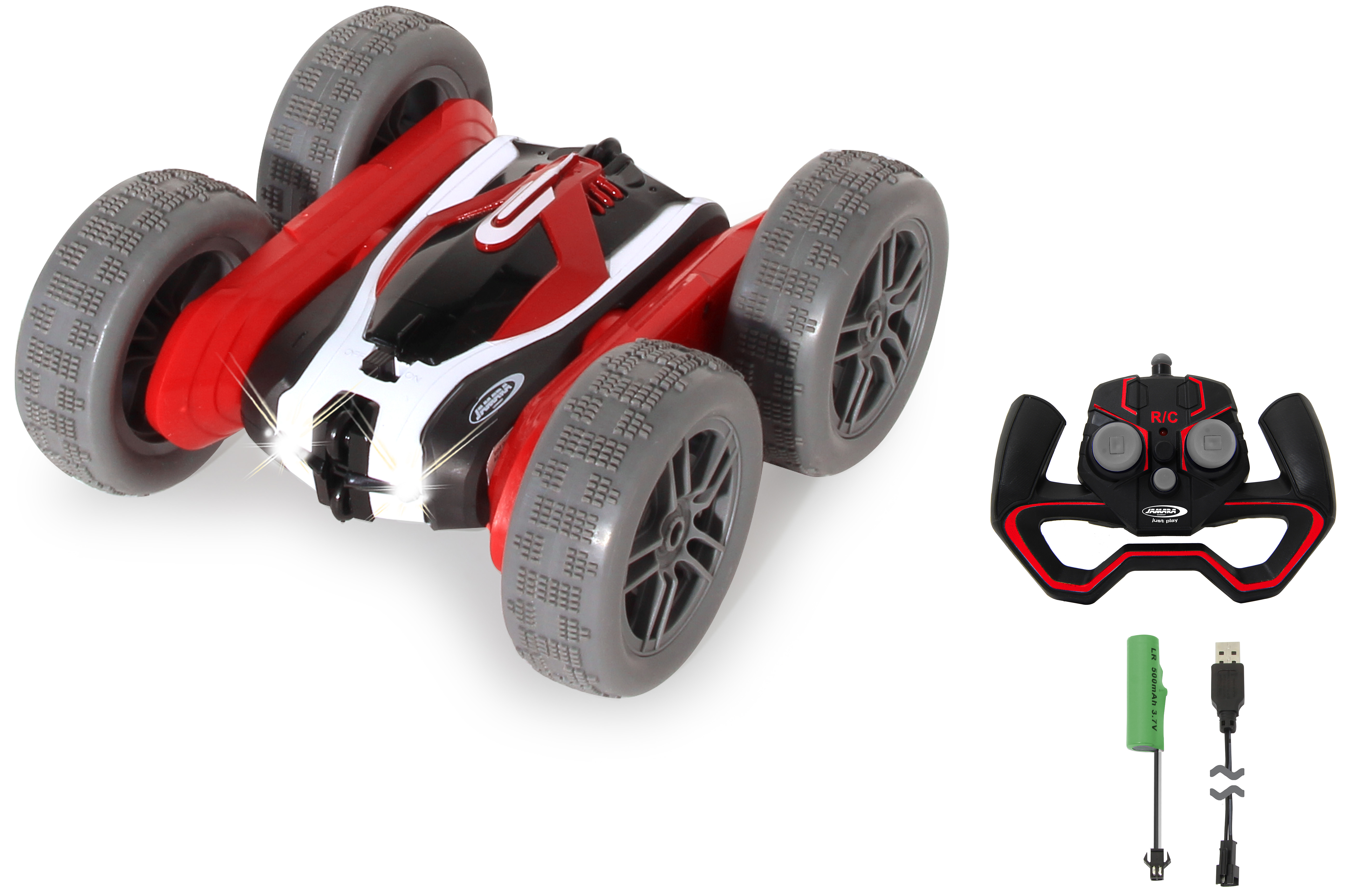 Ein rotes, schwarzes und weißes RC-Auto, graue Räder und eine Fernbedienung liegen auf weißem Grund. Akku und Ladekabel enthalten.