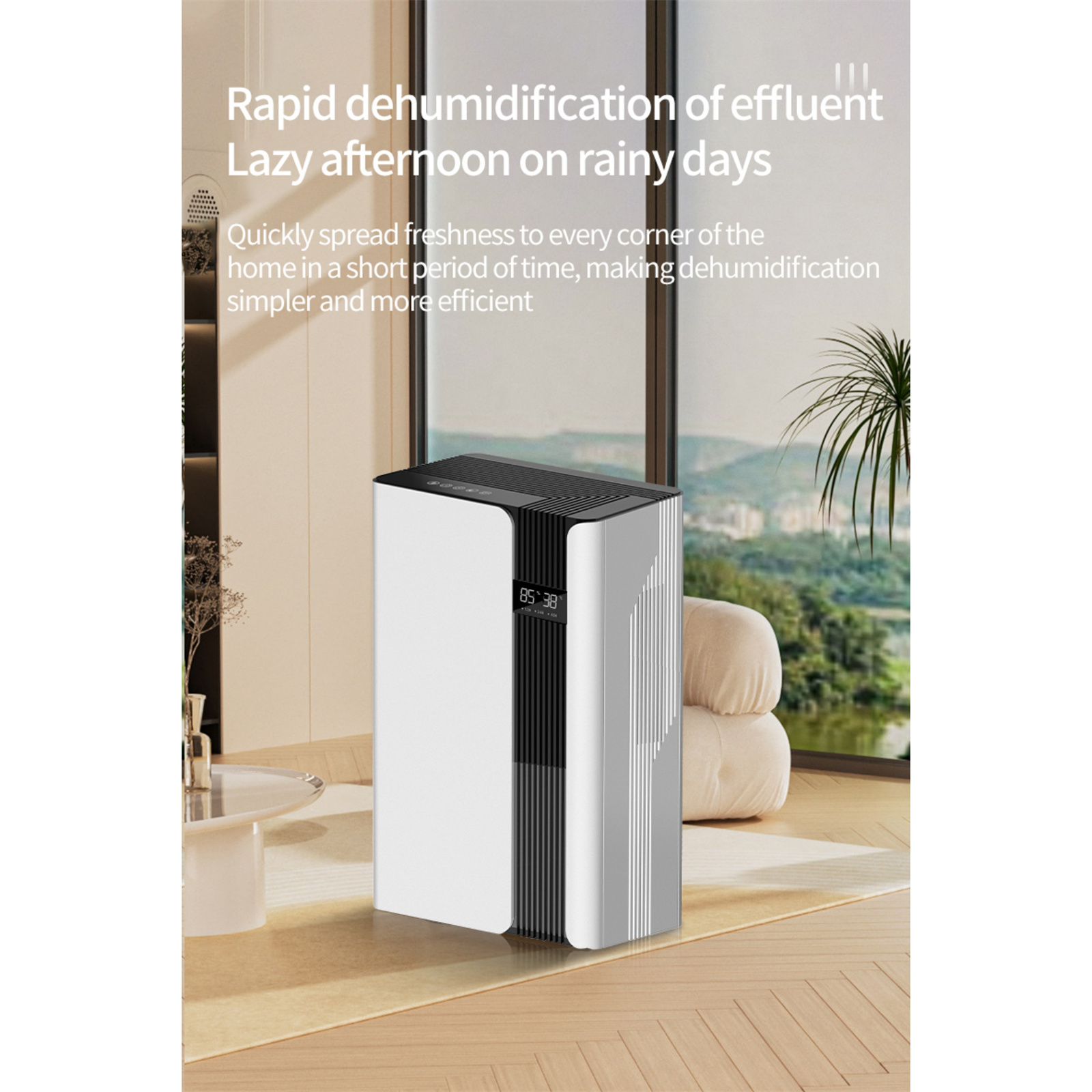 Luftentfeuchter in einem Wohnzimmer. Er ist weiß, schwarz und silber und hat eine digitale Anzeige. Im Hintergrund ist ein Fenster zu sehen.