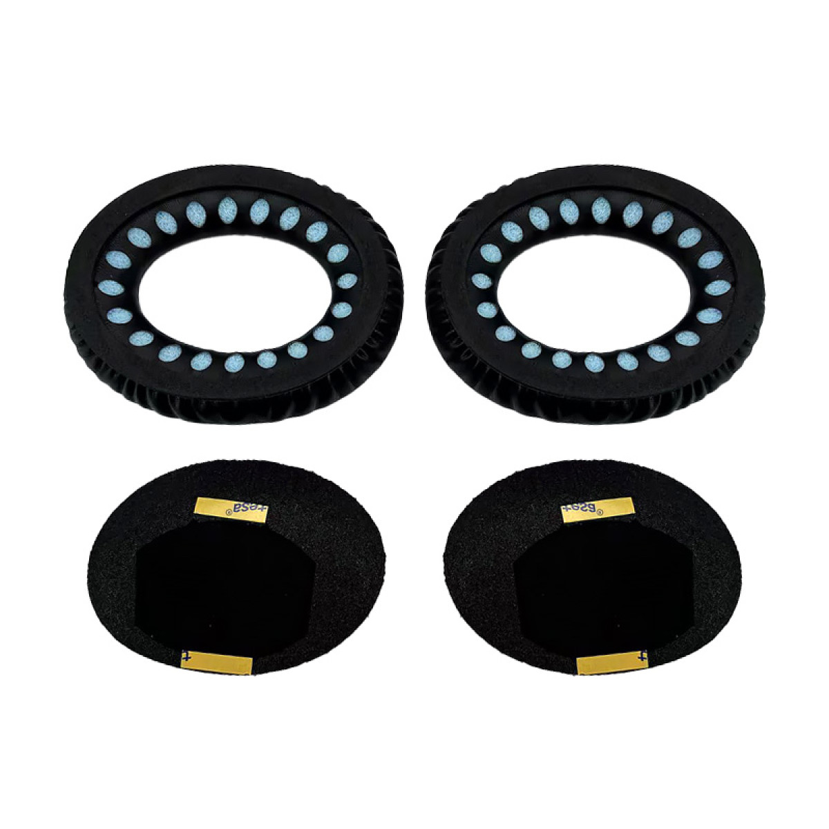 Cztery czarne poduszki na słuchawki na białym tle. Dwie okrągłe i dwie owalne poduszki.