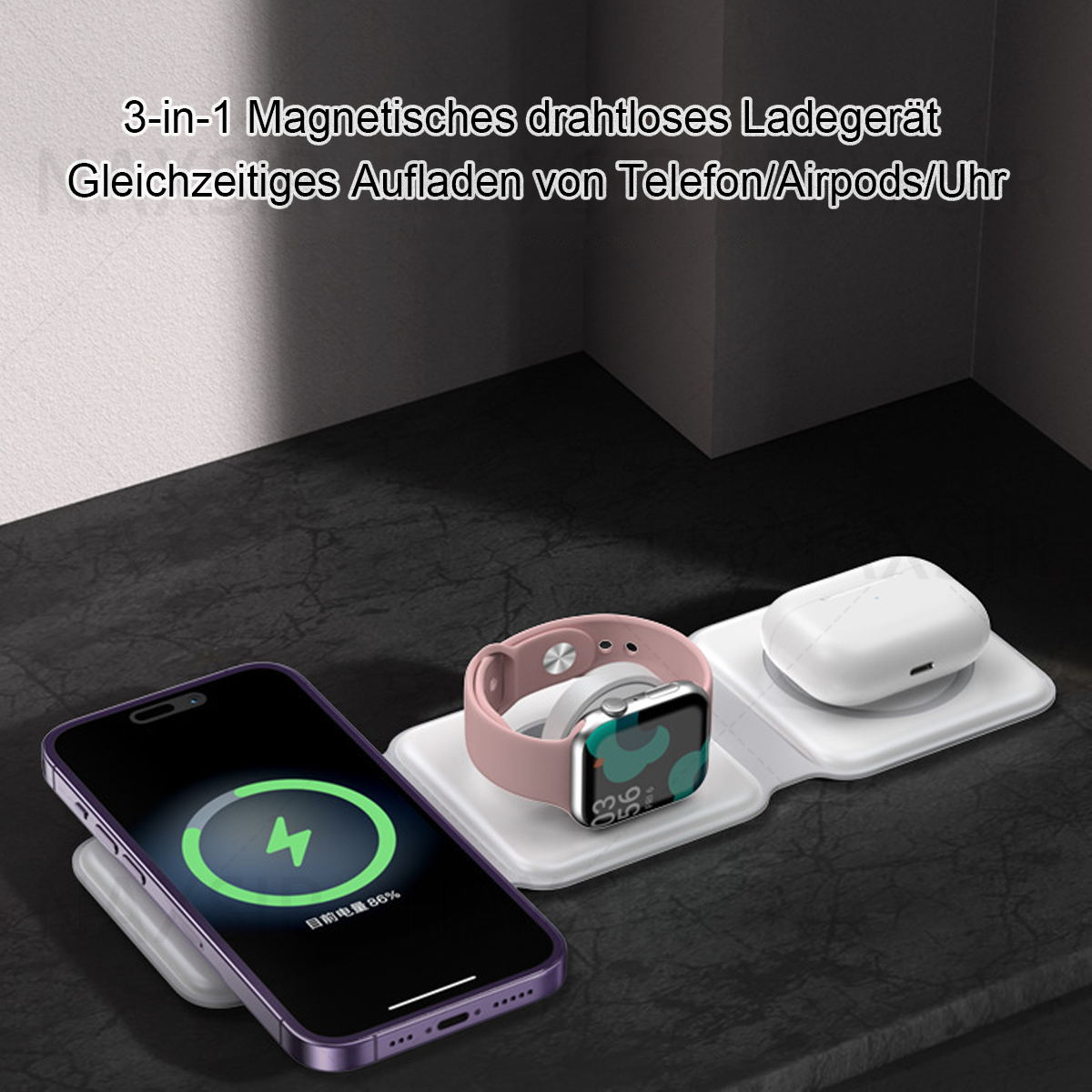 Ein 3-in-1-Wireless-Ladegerät mit Telefon, Smartwatch und Airpods. Das Telefon wird aufgeladen. Die Uhr zeigt die Zeit. Weißes Ladegerät.