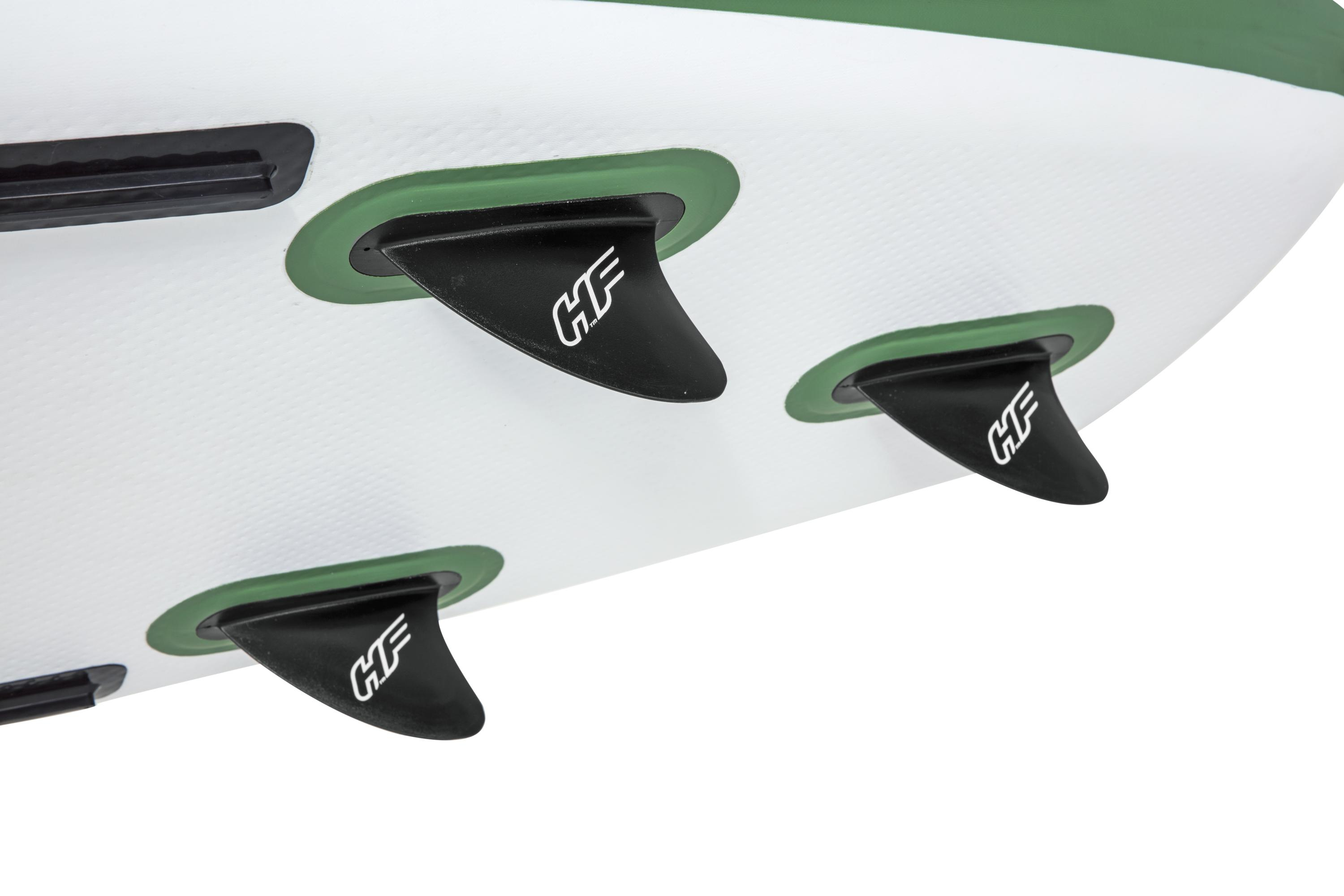 Primer plano de una tabla de paddle blanca con tres aletas negras. Cada aleta tiene un logotipo "HF" blanco. Borde verde alrededor.