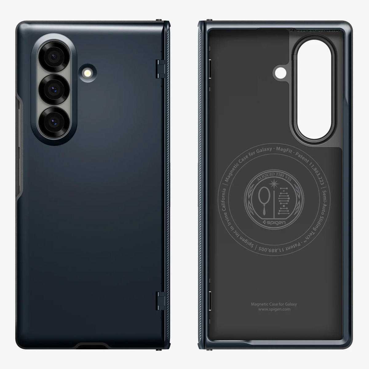 Zwei Smartphone-Hüllen. Eine geschlossen, mit Kameralinsen. Die andere offen, mit Innenansicht, Text und Logos.