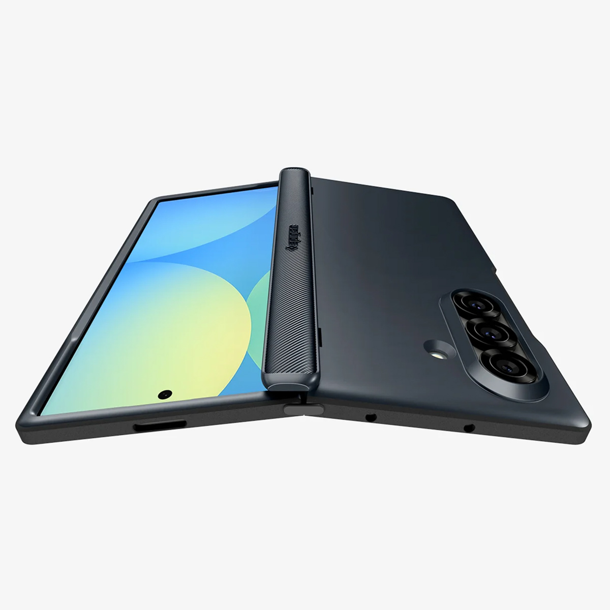 Ein dunkelgraues, faltbares Telefon ist teilweise geöffnet und zeigt einen Bildschirm mit einem abstrakten blauen und gelben Design. Das Telefon hat drei Kameras.