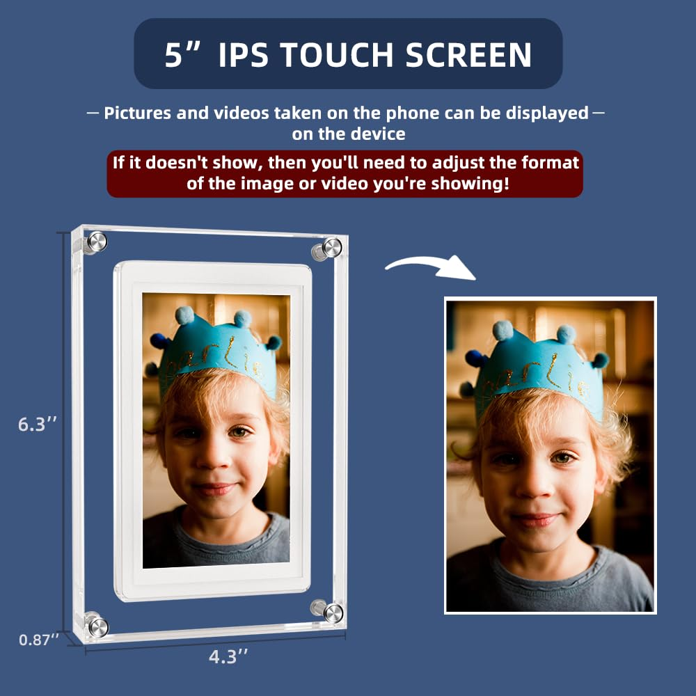 Zwei Fotos eines Kindes mit Krone. Eines gerahmt, das andere daneben. Text: 5" IPS TOUCH SCREEN und Anweisungen zur Bildanzeige.