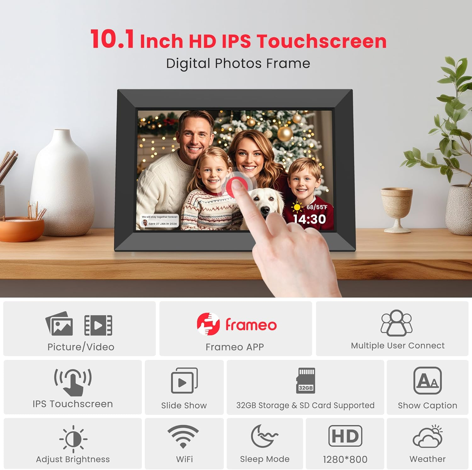 Ein digitaler Bilderrahmen zeigt ein Familienfoto. Eine Hand berührt den Bildschirm. Symbole für Funktionen wie WLAN und Helligkeit sind unten.