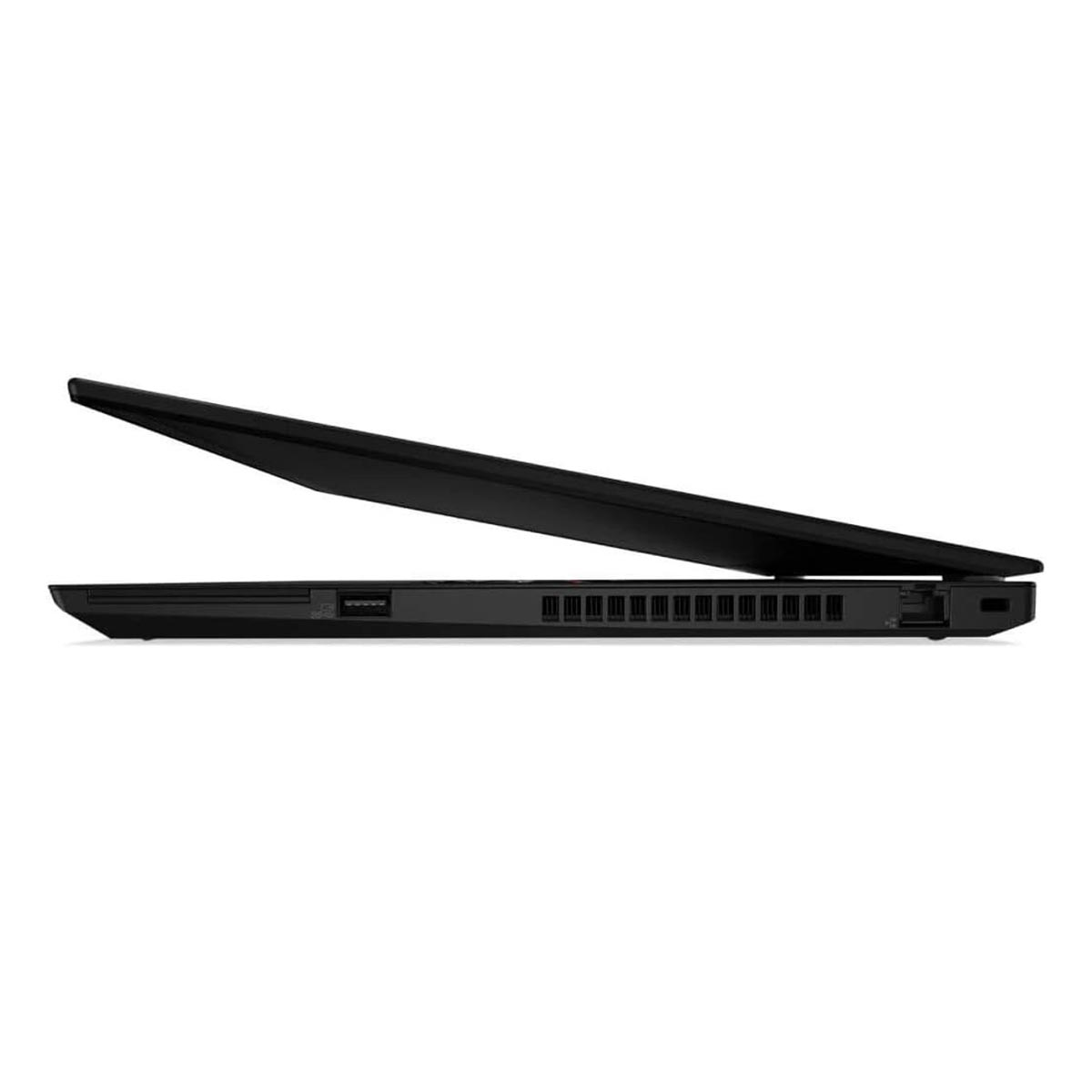 Czarny laptop, lekko otwarty, widok z boku. Pokazuje klawiaturę, porty i otwarty ekran na białym tle.