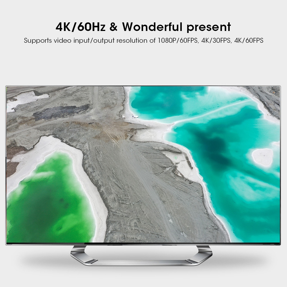 Ein Fernseher zeigt eine Landschaft mit grünem und türkisfarbenem Wasser, grauem Land und Text oben: 4K/60Hz.
