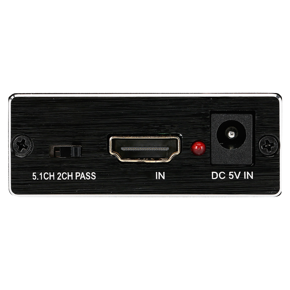 Schwarzes Audiogerät mit HDMI-Eingang, DC 5V-Eingang und einer Betriebsanzeige. Auf den Etiketten steht: 5.1CH 2CH PASS, IN und DC 5V IN.