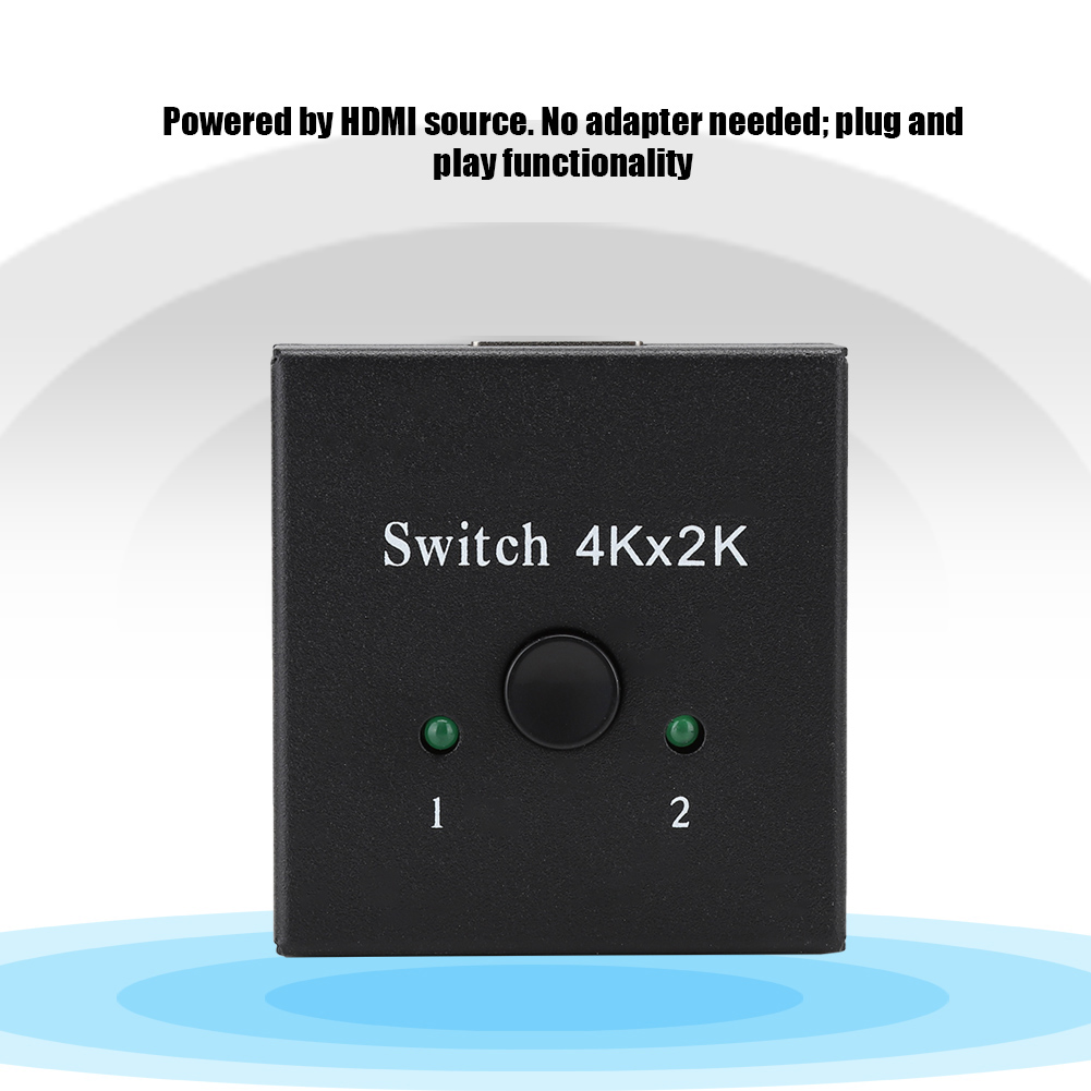 Schwarzes Gerät mit Knopf, beschriftet mit Switch 4Kx2K. Grüne Lichter zeigen die Anschlüsse 1 und 2 an. Text oben: Stromversorgung über HDMI.