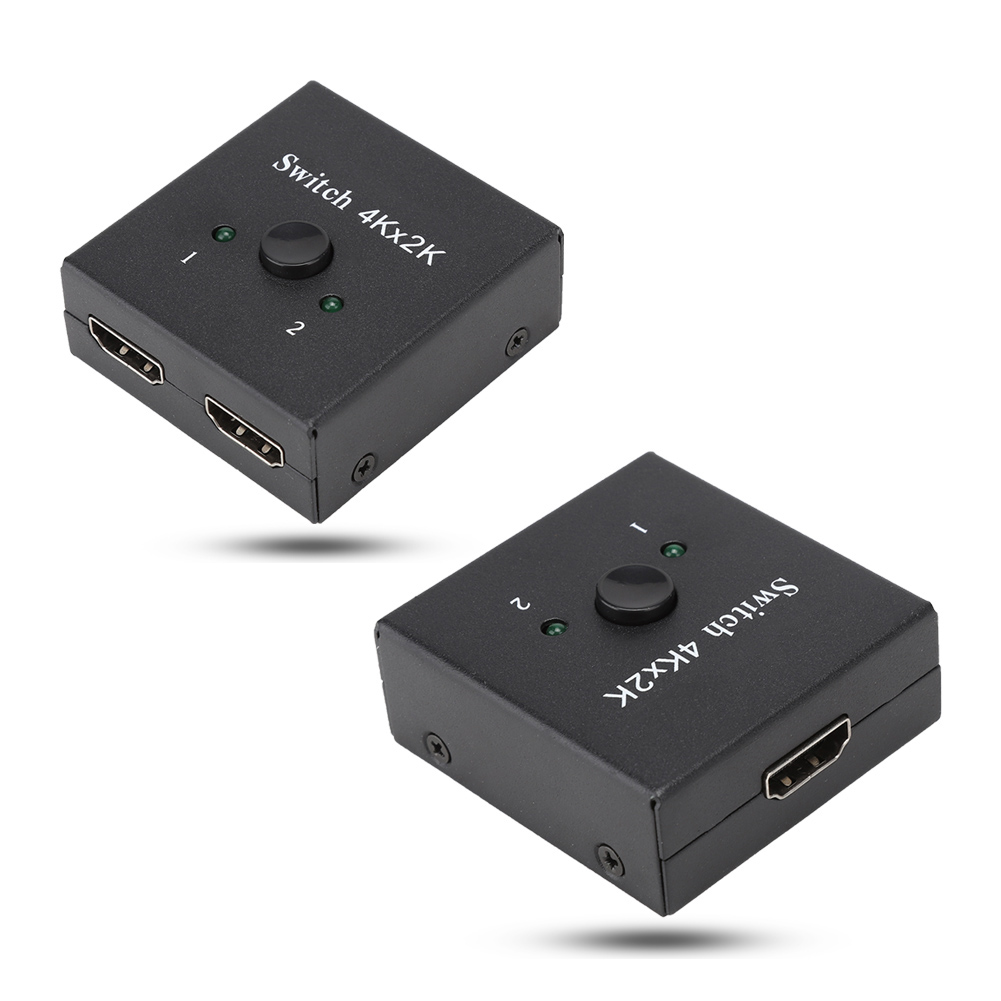 Zwei schwarze HDMI-Switch-Boxen mit Tasten und Anschlüssen. Eine hat zwei HDMI-Anschlüsse, die andere einen. Beide sind mit 'Switch 4Kx2K' beschriftet.