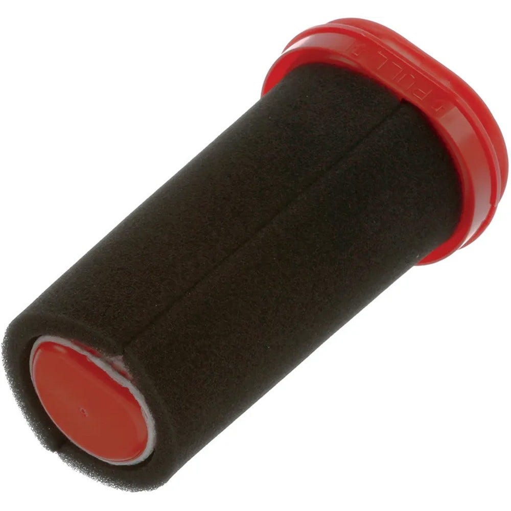 Ein schwarzer zylindrischer Luftfilter mit roten Kappen an beiden Enden. Auf der oberen Kappe steht 'PULL'.