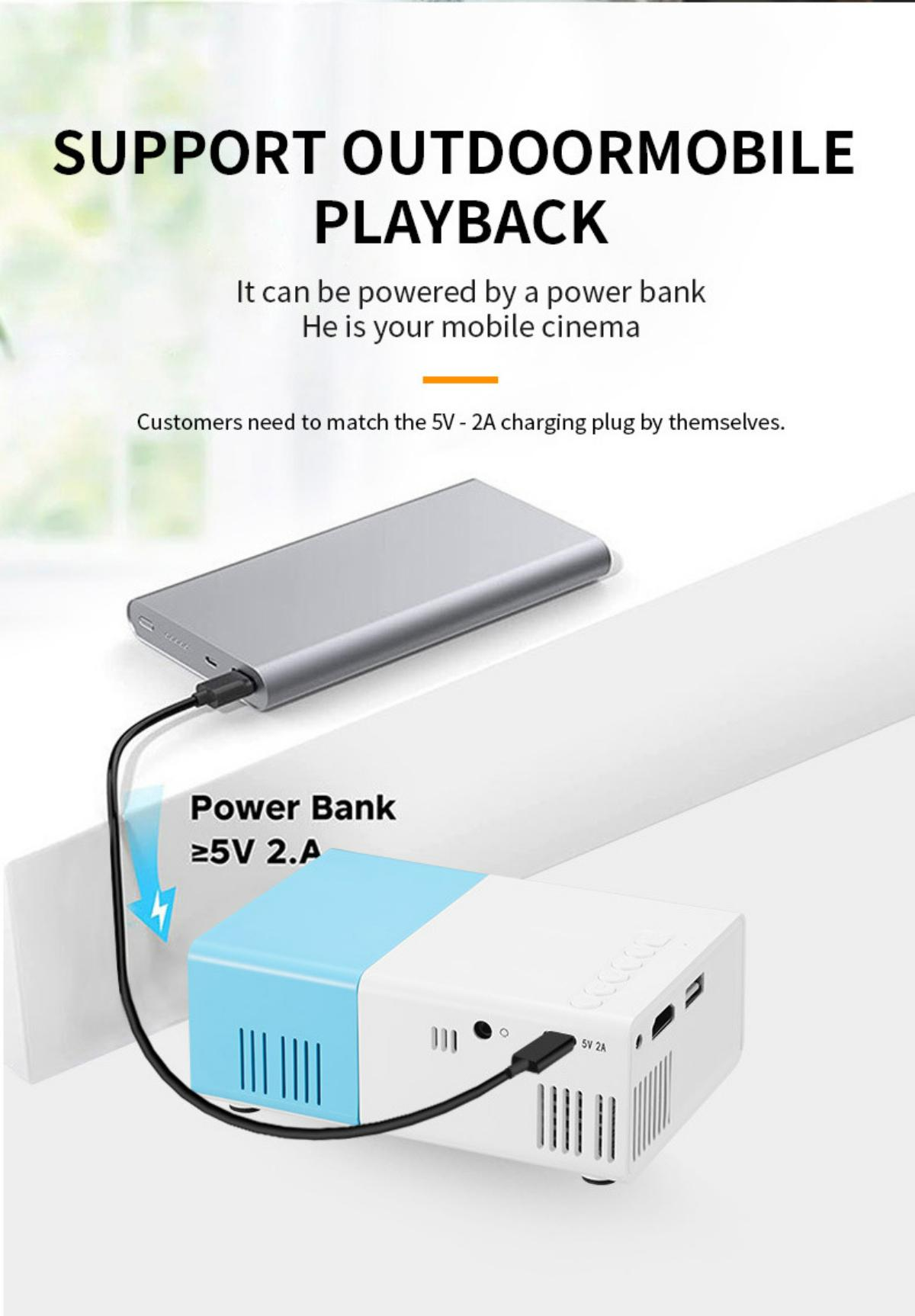 Ein Bild zeigt eine silberne Powerbank, die mit einem weißen und blauen Projektor verbunden ist. Text wirbt für mobile Wiedergabe im Freien.