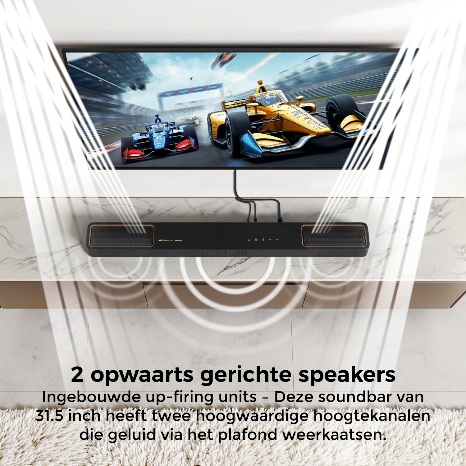 Une télévision montre une scène de course automobile. Une barre de son est en dessous. Le texte dit "2 haut-parleurs orientés vers le haut" et des détails sur le son.