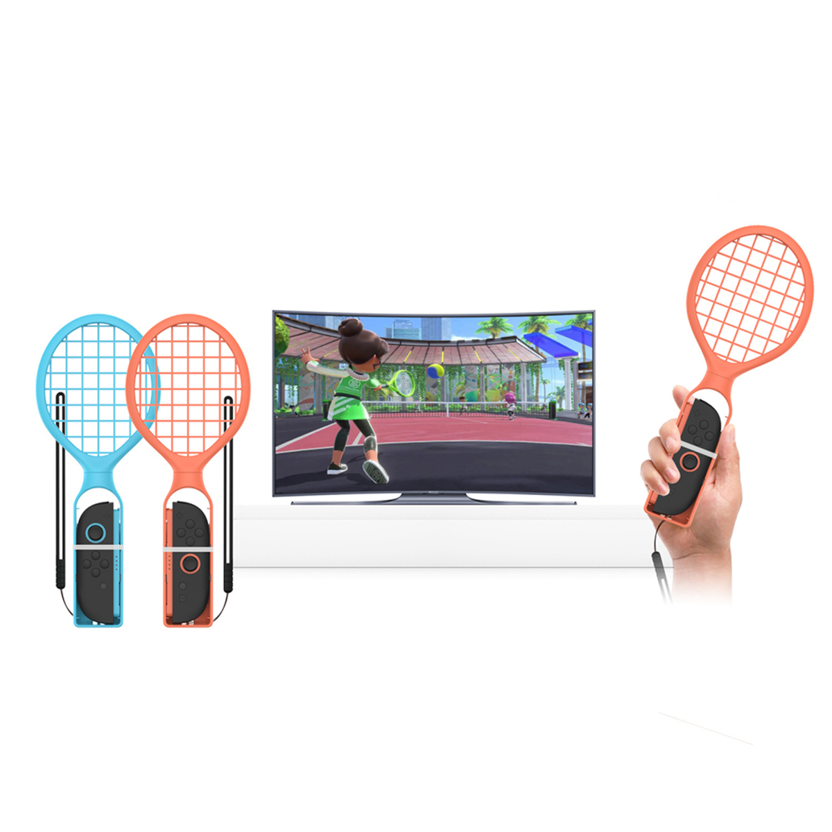 Una persona sosteniendo un controlador de raqueta de tenis naranja. Dos raquetas a la izquierda, un televisor en el medio muestra un juego de tenis.