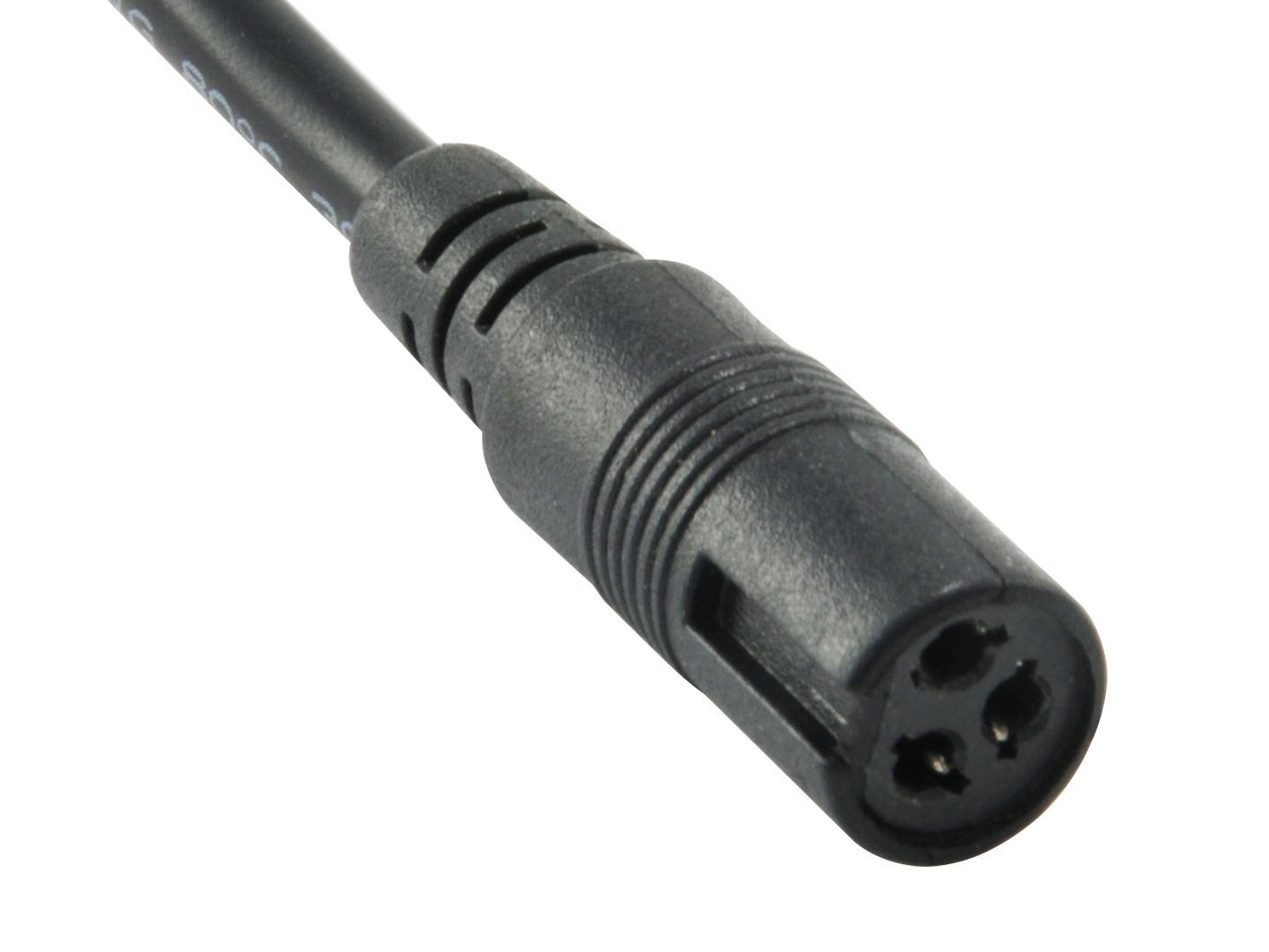 Conector eléctrico negro sobre fondo blanco. El conector tiene tres pines y está conectado a un cable negro.