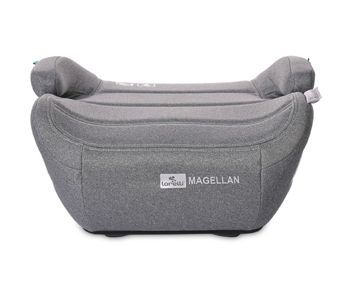 Ein grauer Lorelli Magellan Autositz. Er hat ein gebogenes Design mit Armlehnen, einem Sitz und dem Markennamen.