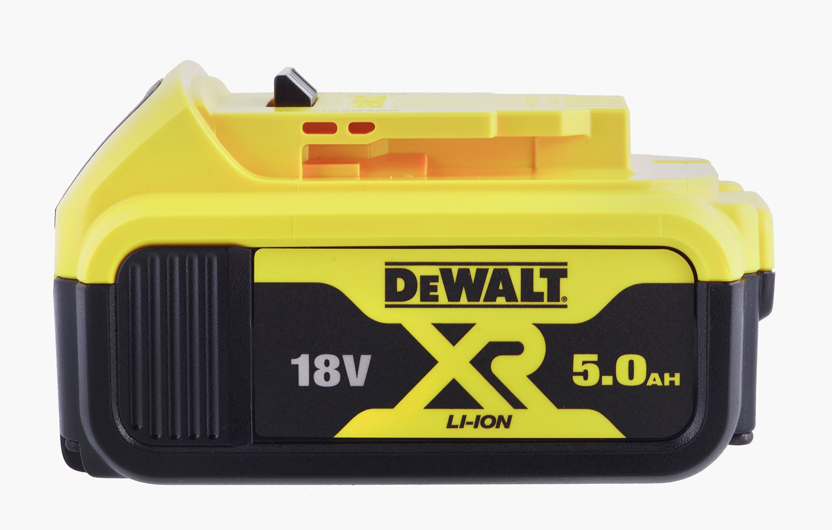 Żółto-czarny akumulator DeWalt 18V XR 5.0Ah Li-Ion. Akumulator na białym tle. Marka DeWalt jest widoczna.