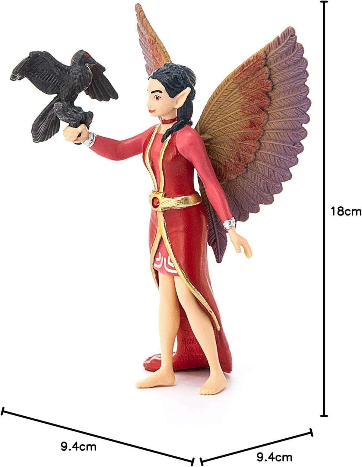 Eine Figur einer Fee in einem roten Kleid, die einen schwarzen Vogel hält. Sie hat große Flügel, spitze Ohren und ist 18 cm groß.