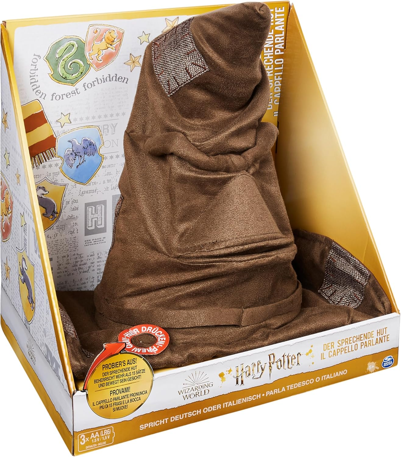 Ein brauner Sprechender Hut aus Harry Potter in einer Box, mit Text und Logos. Die Box hat Harry Potter und Wizarding World Logos.