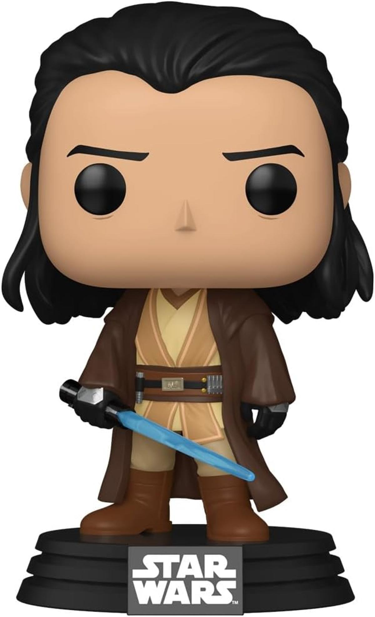 Una statuetta Funko Pop di Qui-Gon Jinn di Star Wars. Tiene una spada laser blu, è su una base nera e indossa una veste marrone.