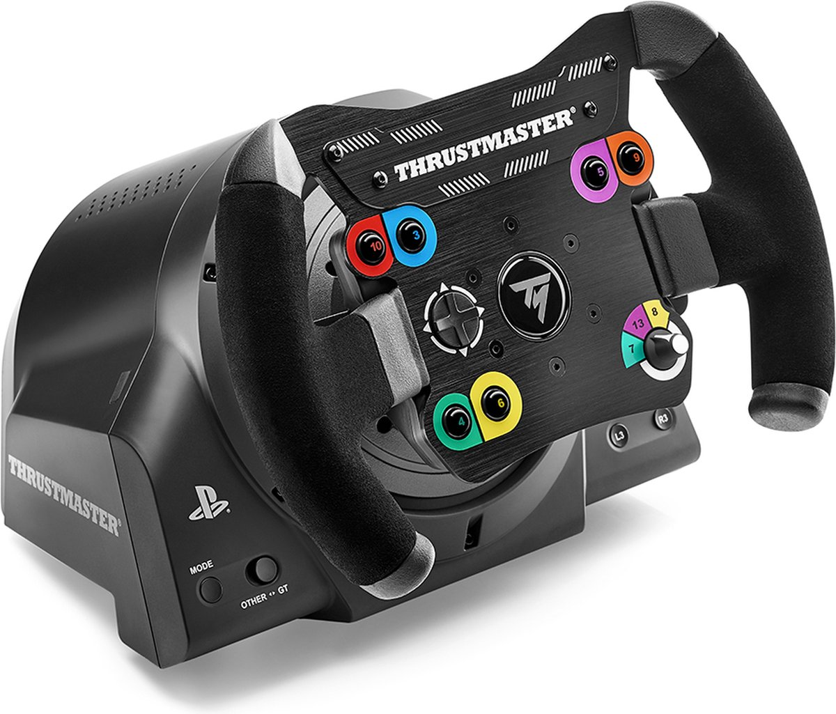 Ein schwarzes Thrustmaster-Rennlenkrad mit farbigen Tasten und einem PlayStation-Logo. Das Lenkrad hat einen Griff und ist nach rechts abgewinkelt.