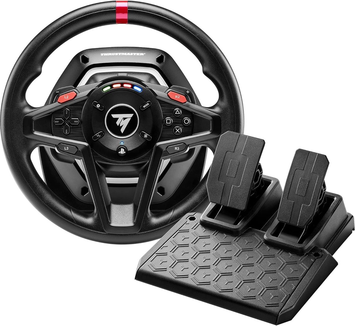 Ein schwarzes Thrustmaster-Rennlenkrad mit Pedalen. Das Lenkrad hat Knöpfe und einen roten Streifen. Pedale sitzen auf einer gemusterten Basis.