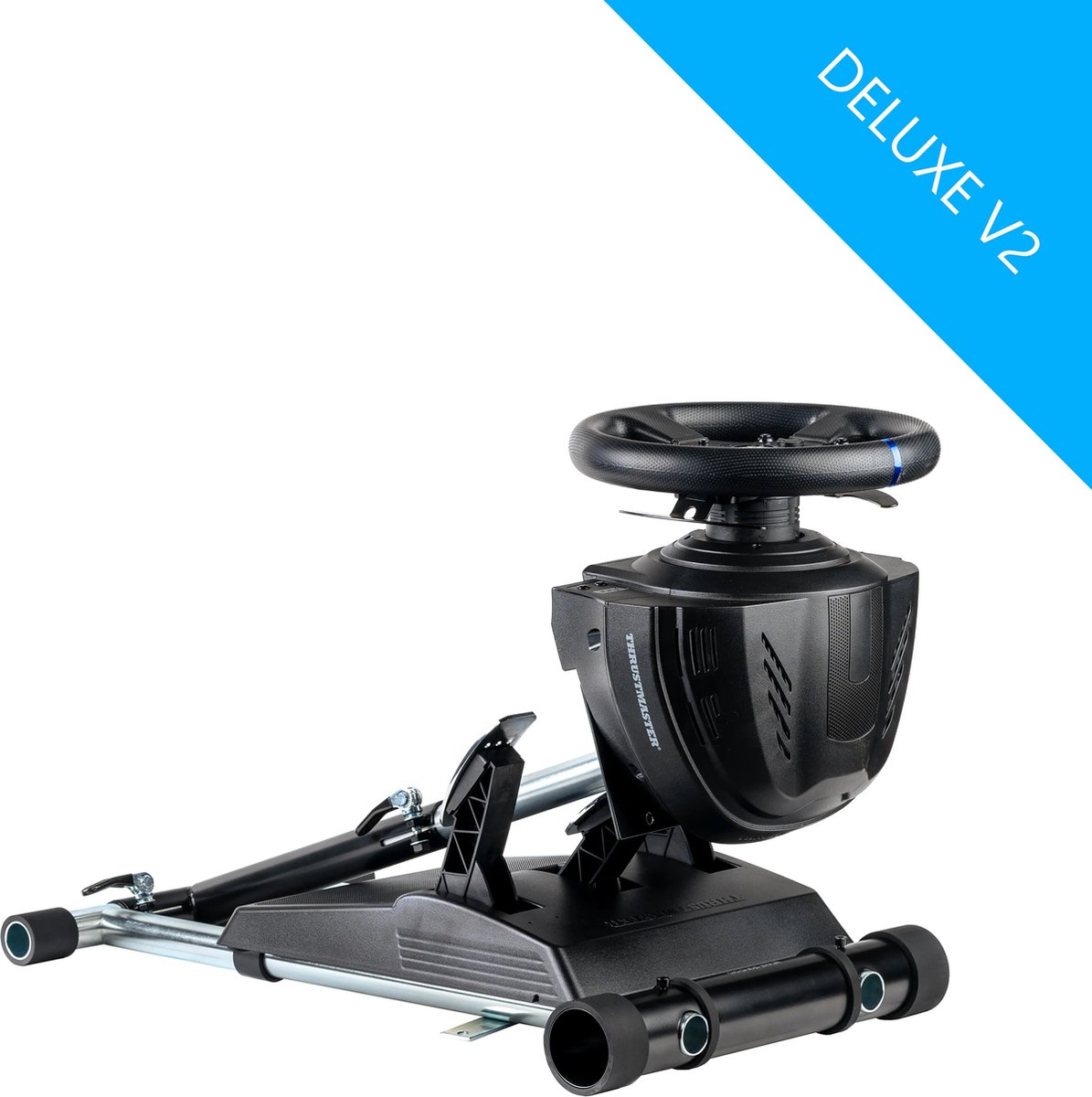 Ein schwarzes Thrustmaster Deluxe V2 Rennlenkrad-Set auf einem Metallrahmen. Das Lenkrad befindet sich oben, darunter Pedale.