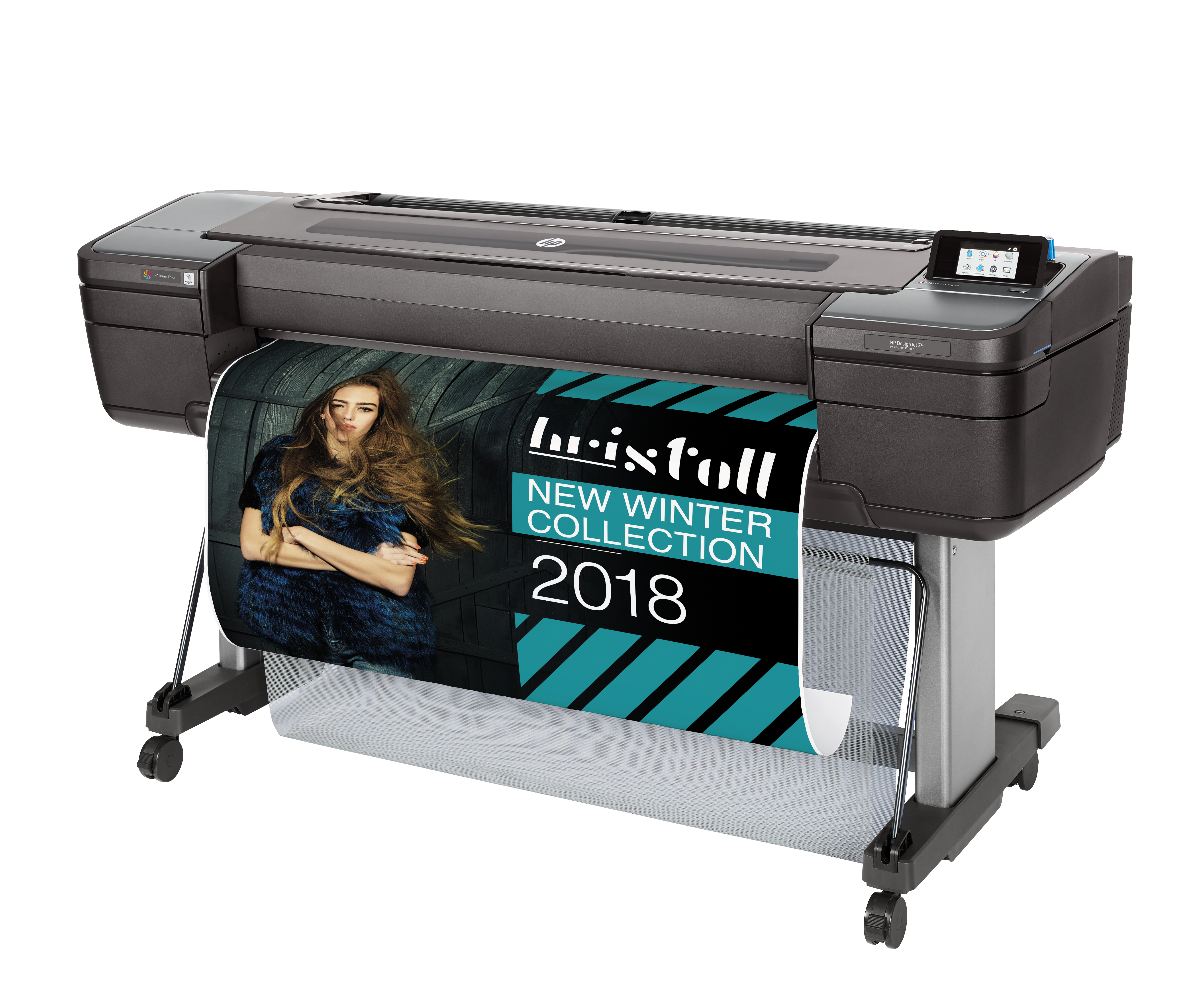 Una stampante HP DesignJet mostra una pubblicità di moda. La pubblicità presenta una donna e il testo: New Winter Collection 2018.