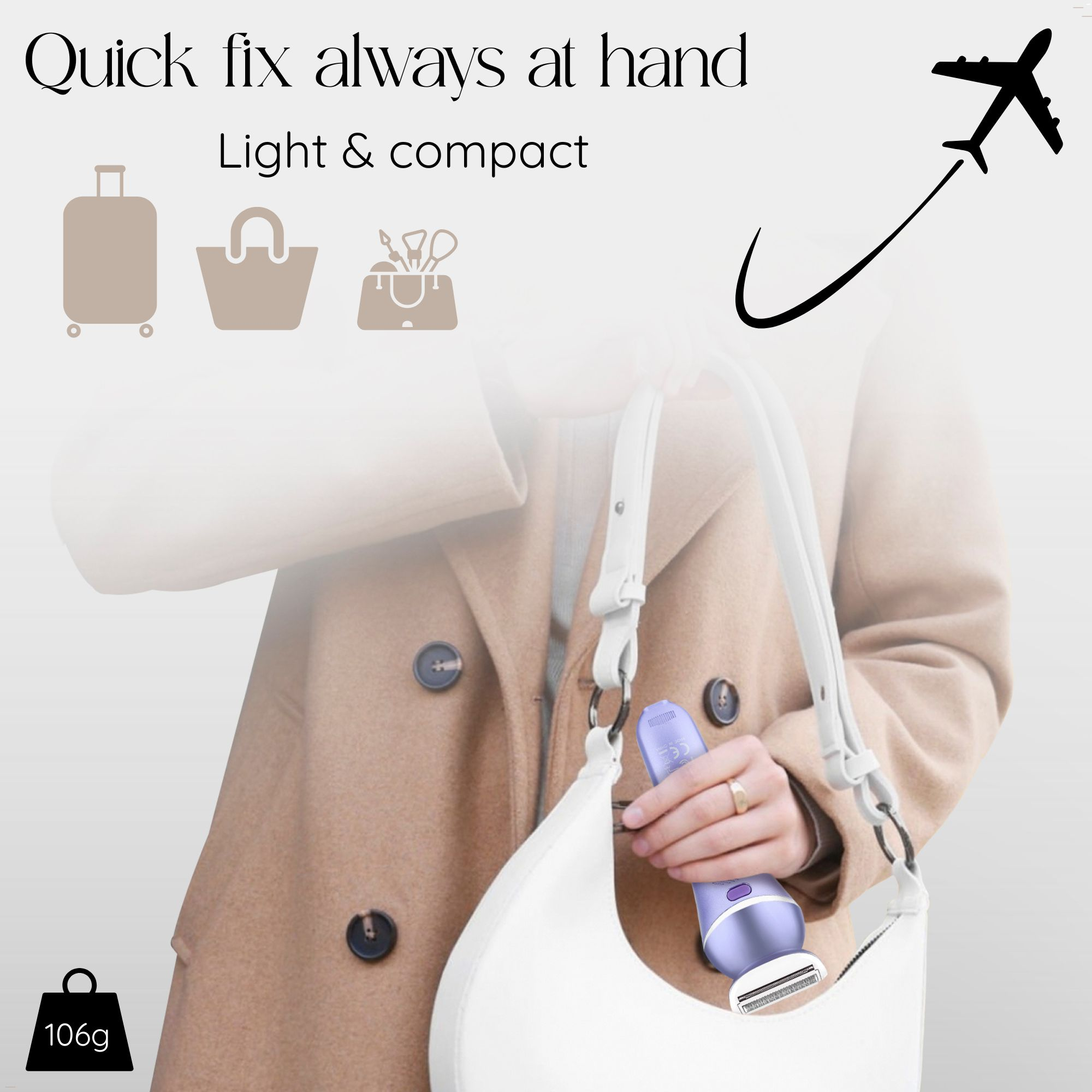 Eine Frau hält einen lila Rasierer. Der Text lautet: Quick fix always at hand. Flugzeugsymbol. Andere Symbole: Koffer, Tasche, Kosmetiktasche. 106g Gewicht.