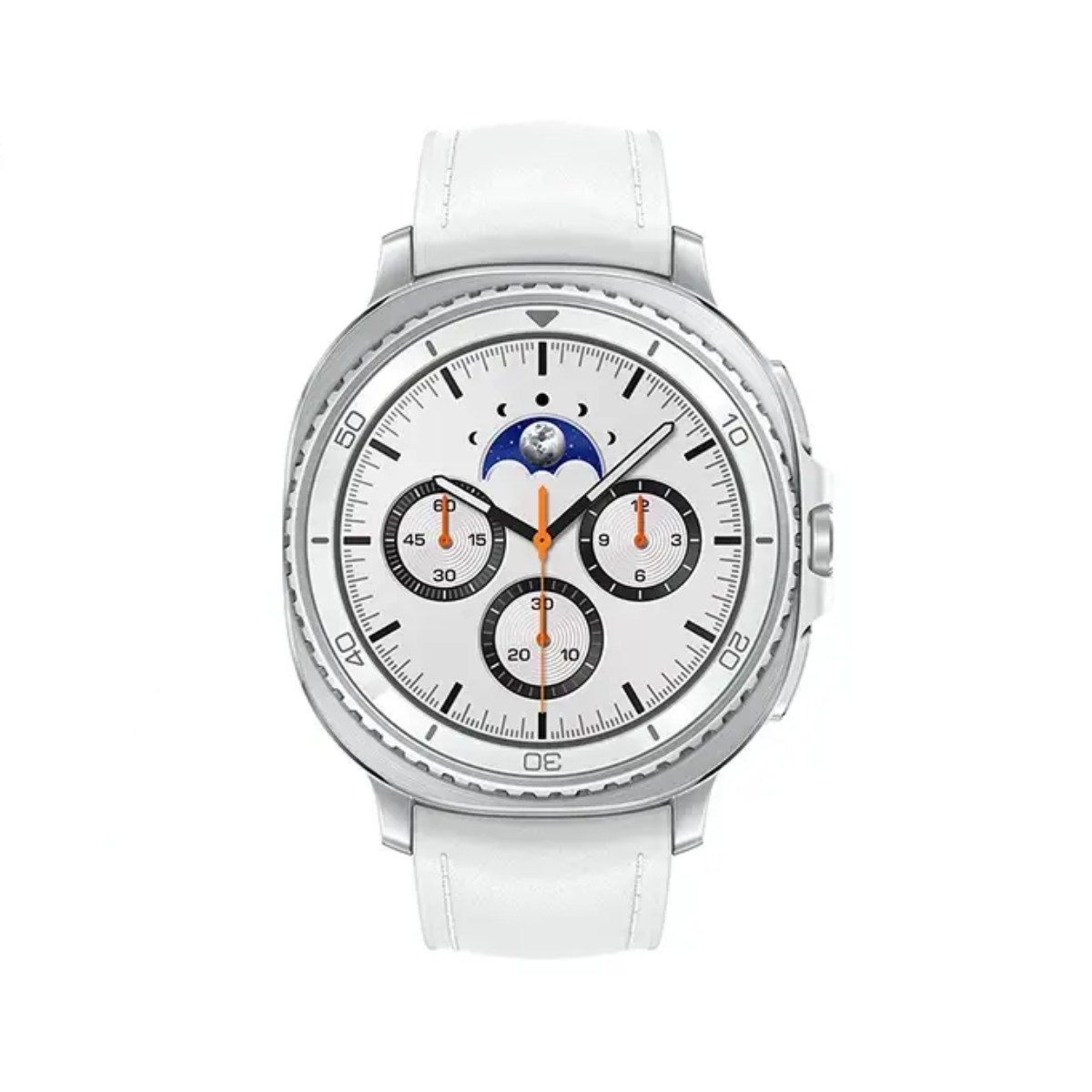 Een zilveren smartwatch met een witte wijzerplaat en een witte leren band. De wijzerplaat heeft meerdere wijzerplaten en wijzers, met een maanfase-display.