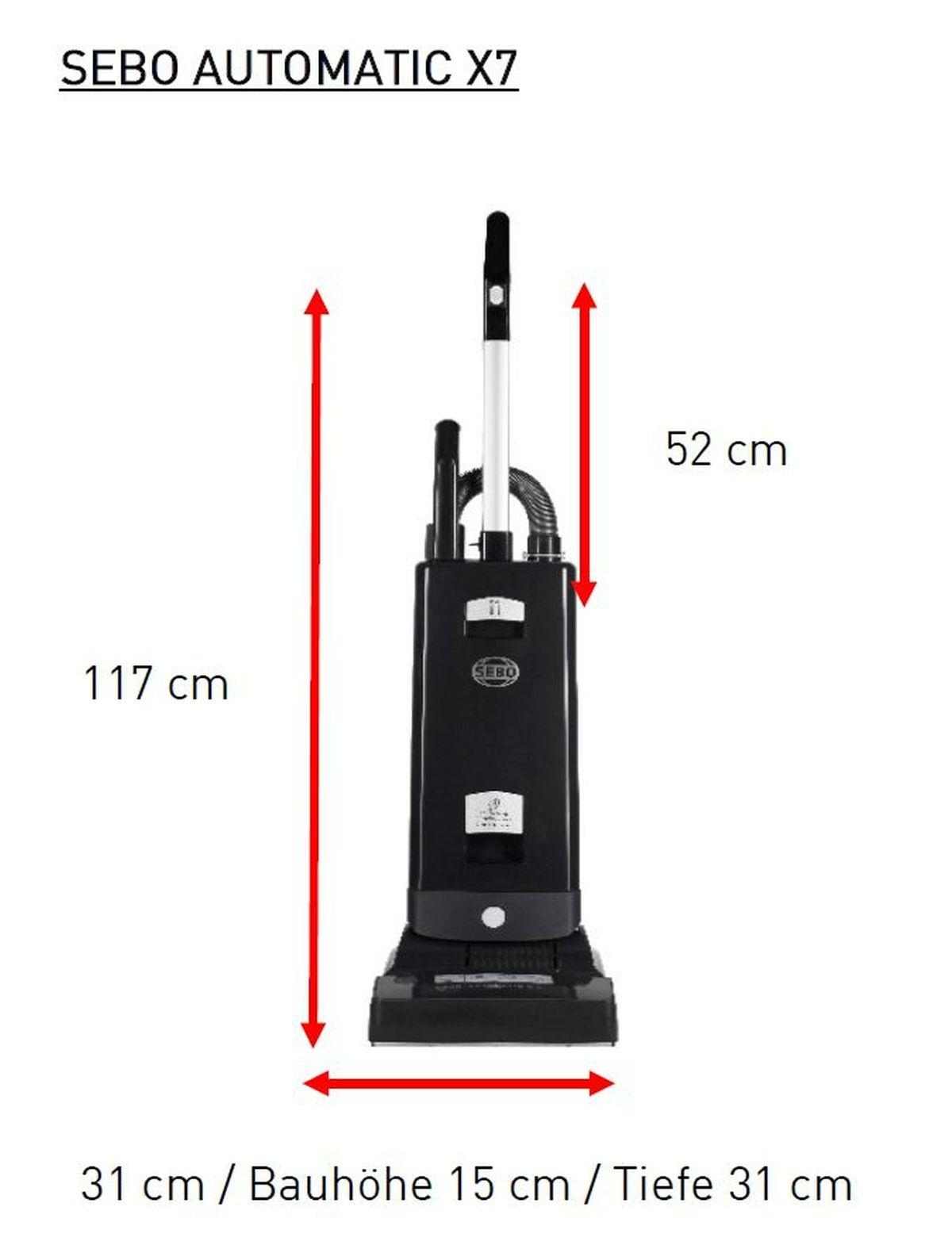 Viene mostrato un aspirapolvere nero SEBO Automatic X7, con dimensioni: 117 cm di altezza, 52 cm di altezza e 31 cm di larghezza. Etichette di testo con dimensioni.