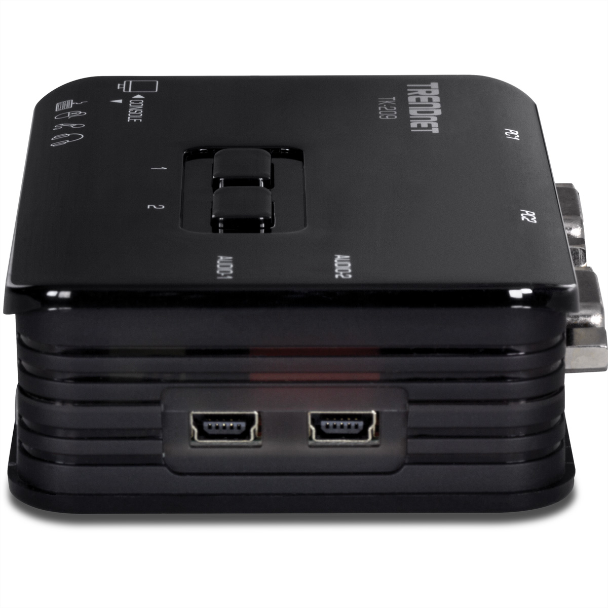 Een zwarte Trendnet TK-209 KVM-switch met meerdere poorten, aangeduid met audio, console en pc. Twee USB-poorten zijn zichtbaar aan de voorkant.
