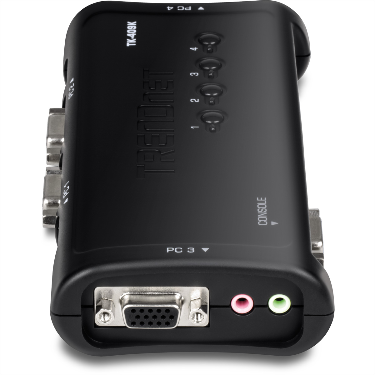 Switch KVM TRENDnet nero. Ha porte per PC1, PC2, PC3 e PC4. Ha anche una porta console. Ci sono anche porte audio.