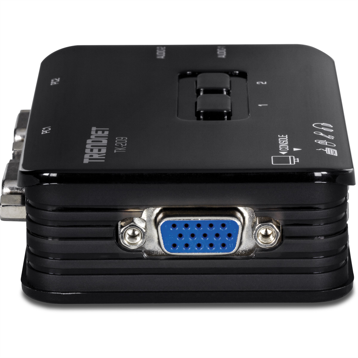 Een zwart TRENDnet TK-209 apparaat. Het heeft meerdere poorten, waaronder een VGA-poort, en knoppen met de labels 1 en 2. Het apparaat staat op een wit oppervlak.