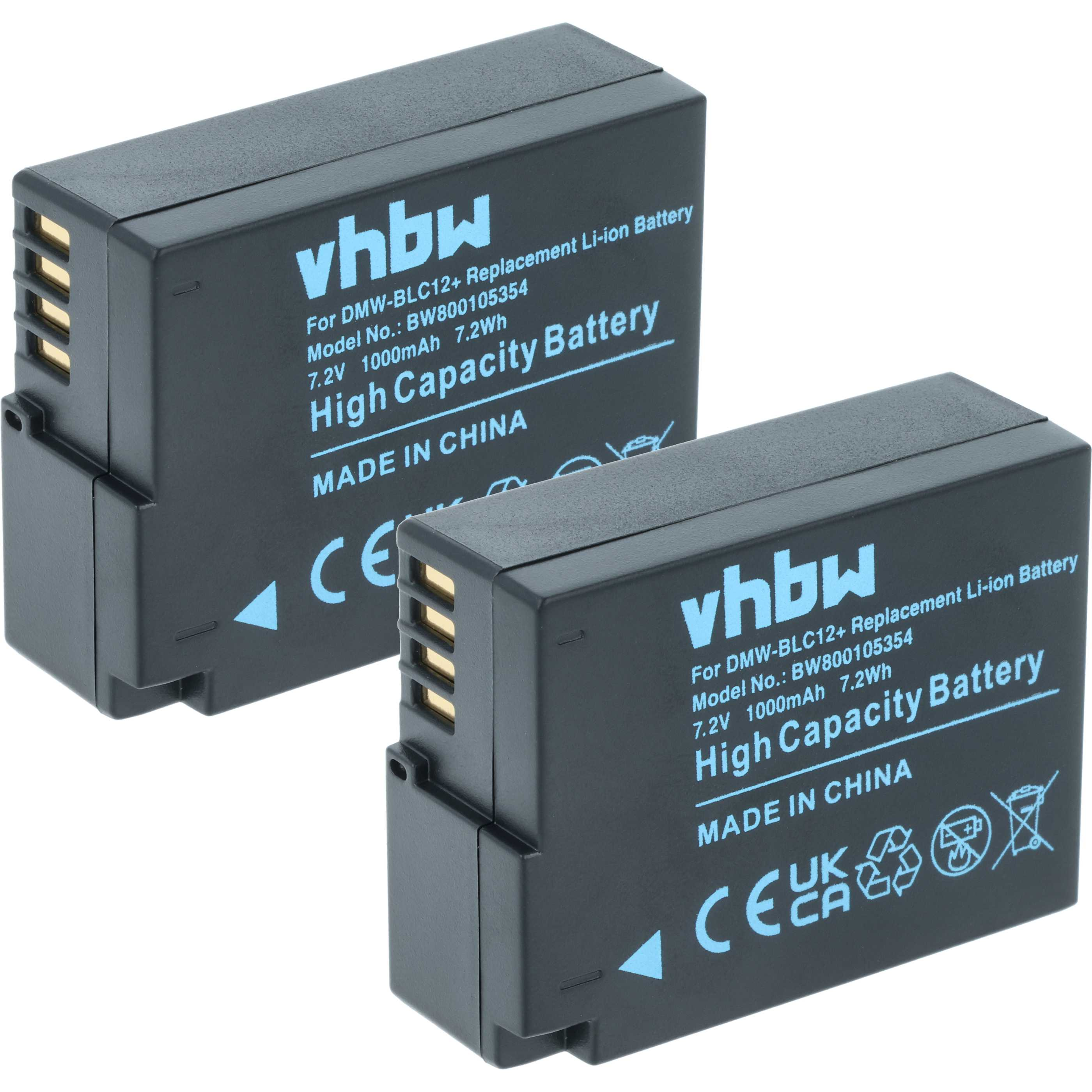Zwei schwarze Batterien mit weißem und blauem Text auf weißem Hintergrund. Jede zeigt Produktinformationen.