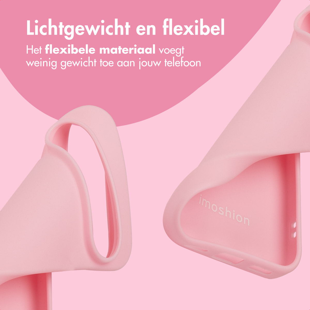 Fragments d'étui de téléphone rose sur fond rose. Texte : Léger et flexible. Le matériau flexible ajoute peu de poids à votre téléphone.
