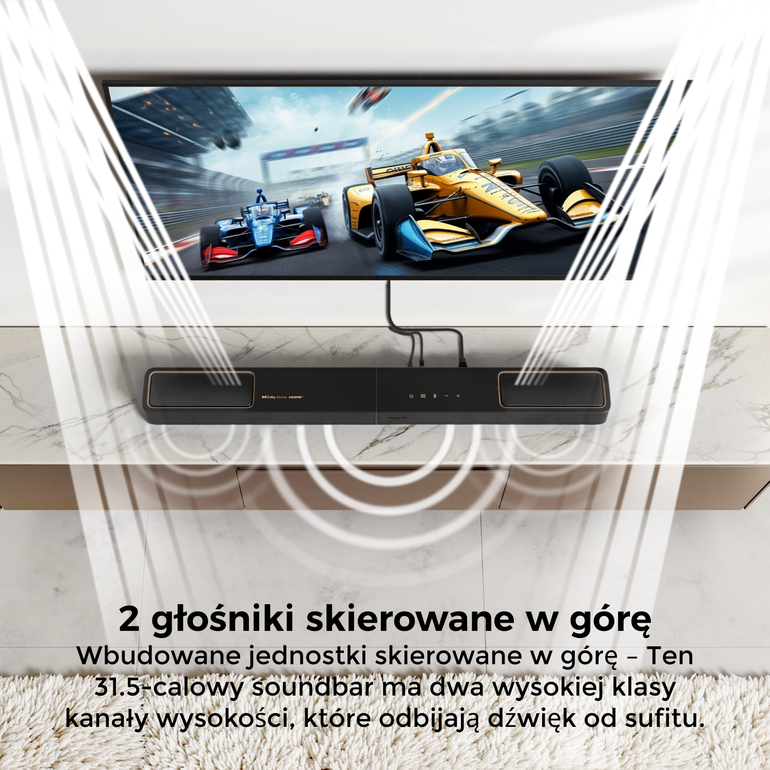 Soundbar pod telewizorem wyświetlającym wyścig. Soundbar ma dwa głośniki skierowane w górę, odbijające dźwięk od sufitu.