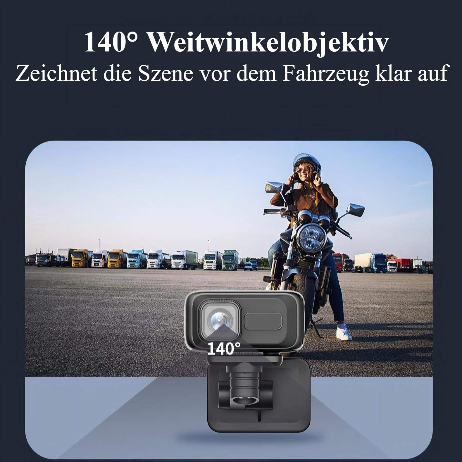 Eine Frau auf einem Motorrad telefoniert. Eine Kamera darunter. Lastwagen im Hintergrund.