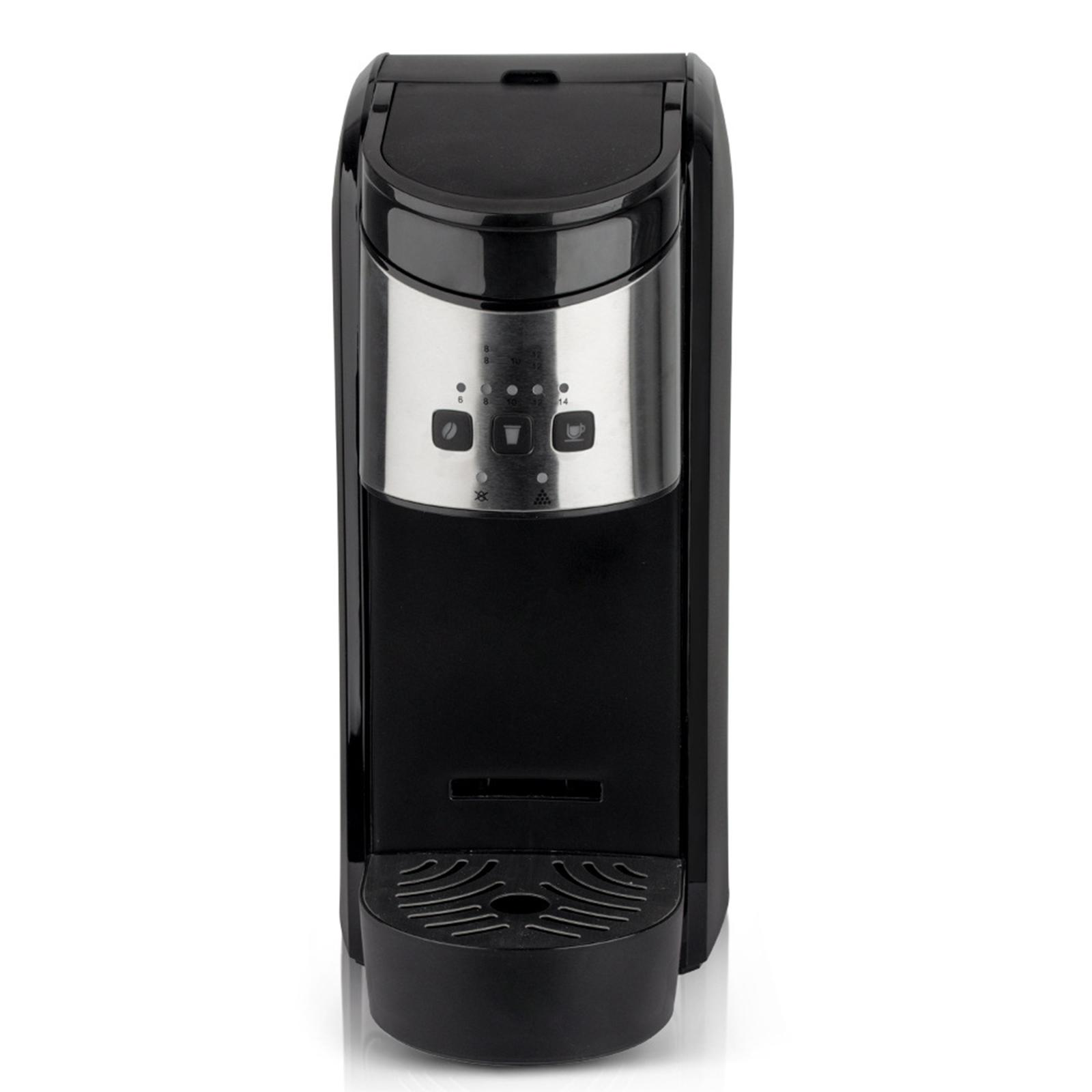 Schwarze und silberne Kaffeemaschine. Sie hat einen Wassertank, Knöpfe und eine Tassenablage. Der Hintergrund ist weiß.