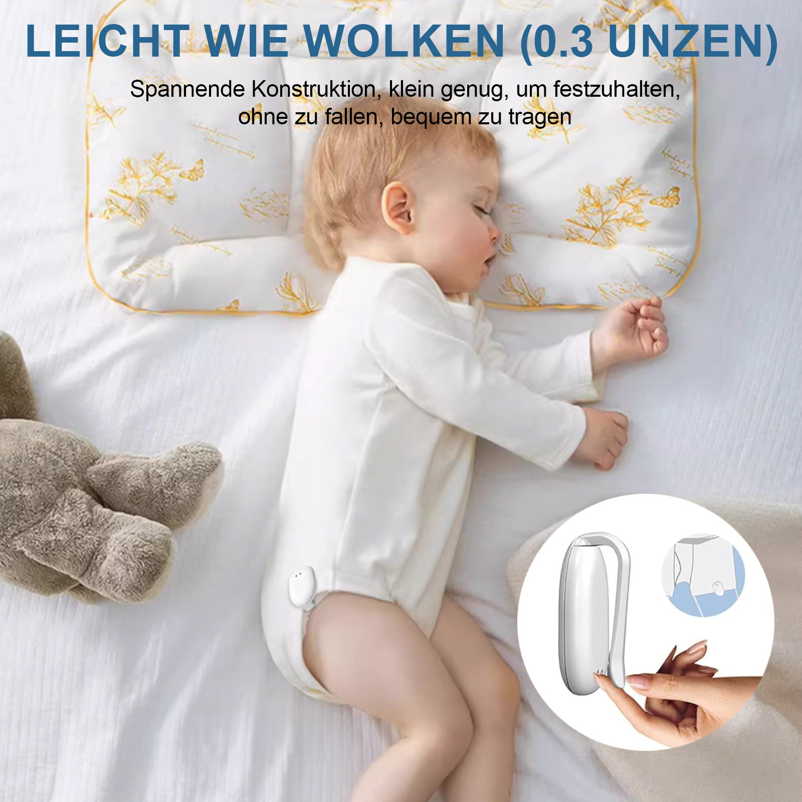 Ein Baby schläft auf einem Bett mit einem Kissen. Ein grauer Teddybär befindet sich in der Nähe des Babys. Ein Gerät ist abgebildet.