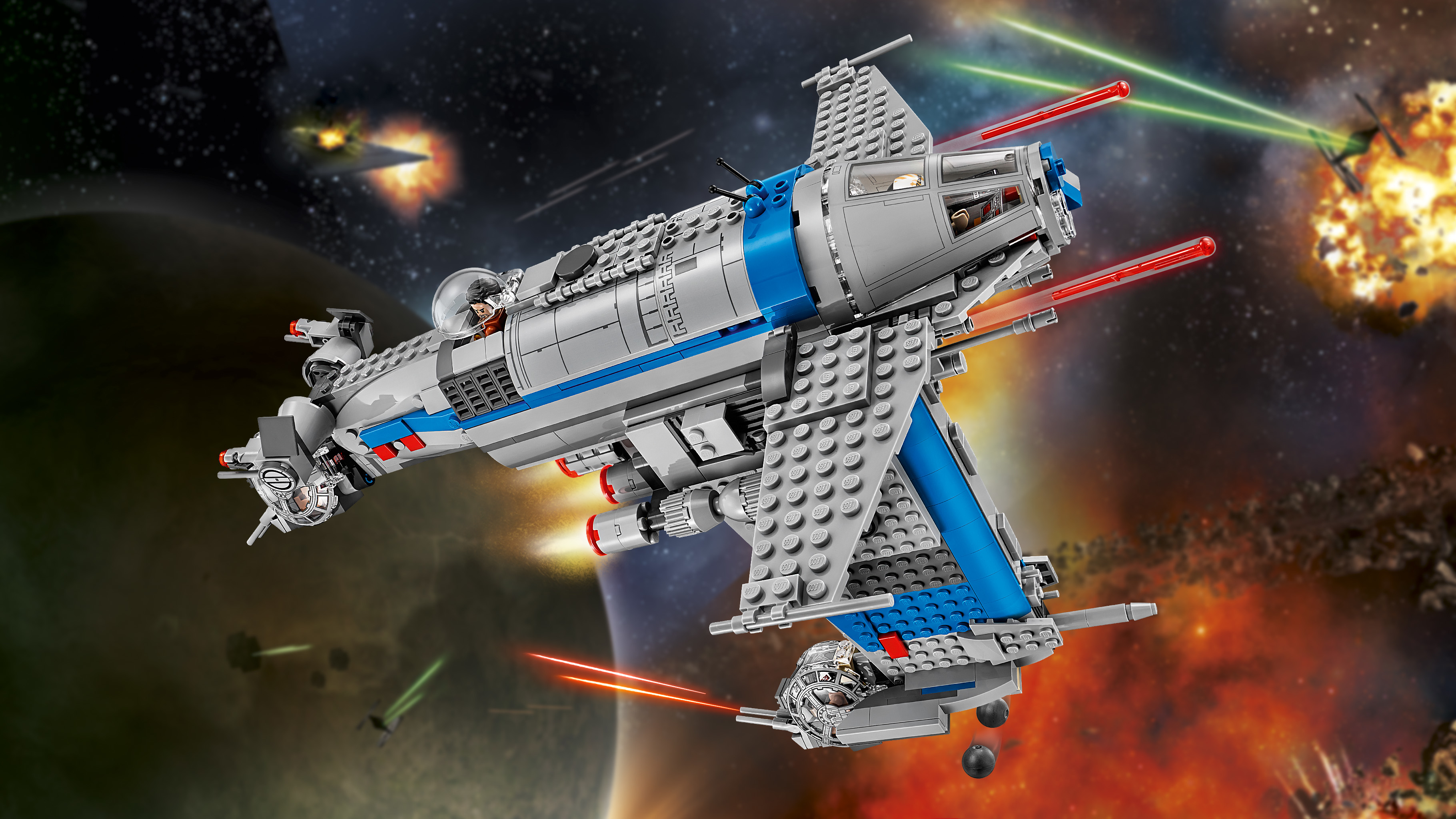 Ein Lego-Raumschiff im Weltraum, das Laser abfeuert. Das Schiff ist grau und blau, mit Explosionen im Hintergrund.