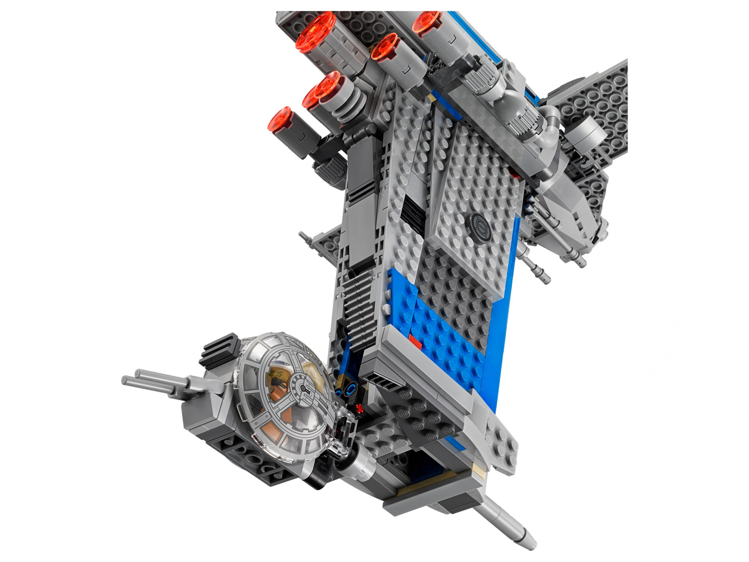 Ein Lego Star Wars Schiffmodell, grau und blau, mit roten Motordetails, Cockpit und weißem Hintergrund.