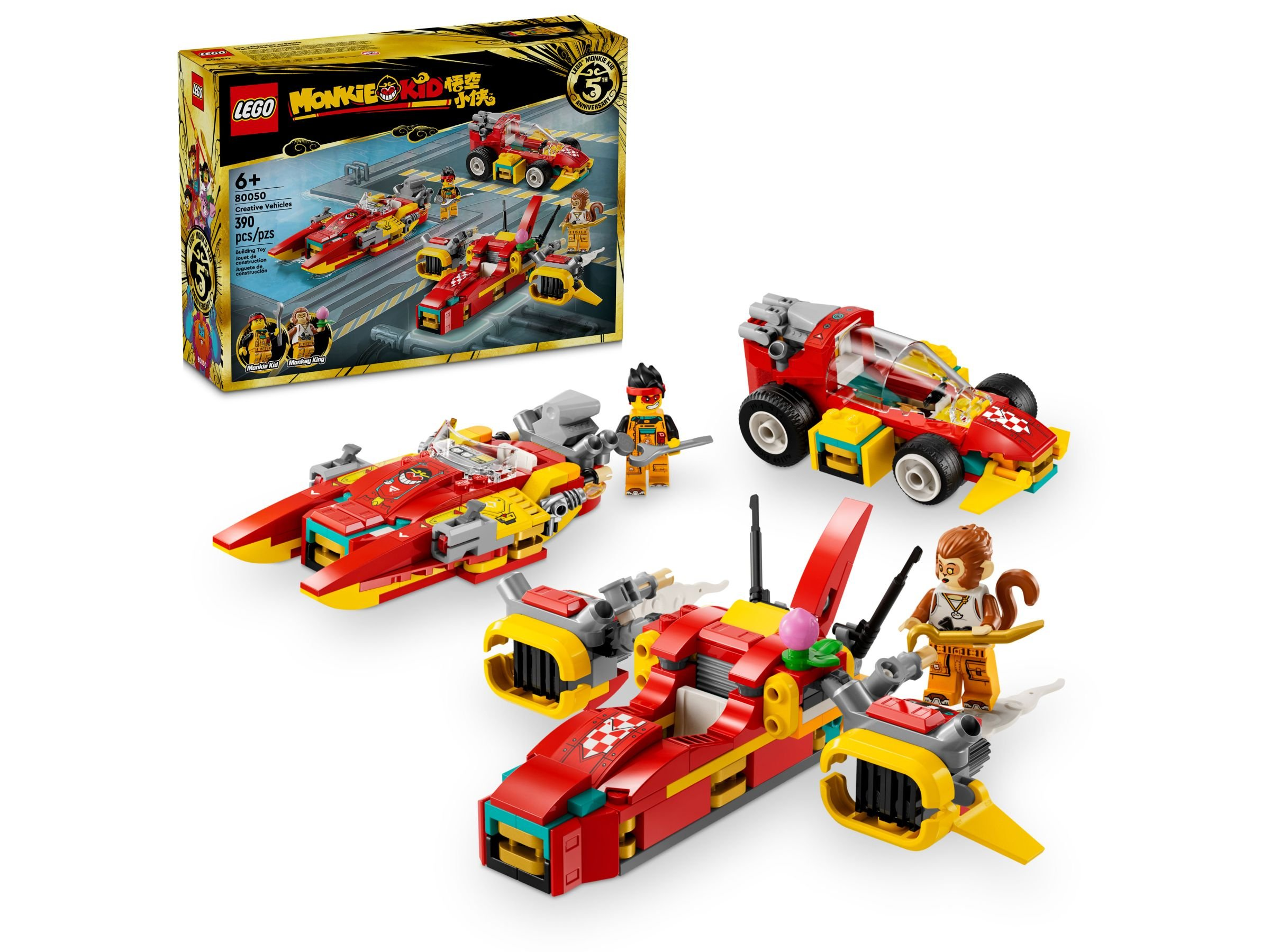 Lego-Set mit rot-gelben Fahrzeugen, Minifiguren und einer Box mit dem Monkie Kid-Logo.