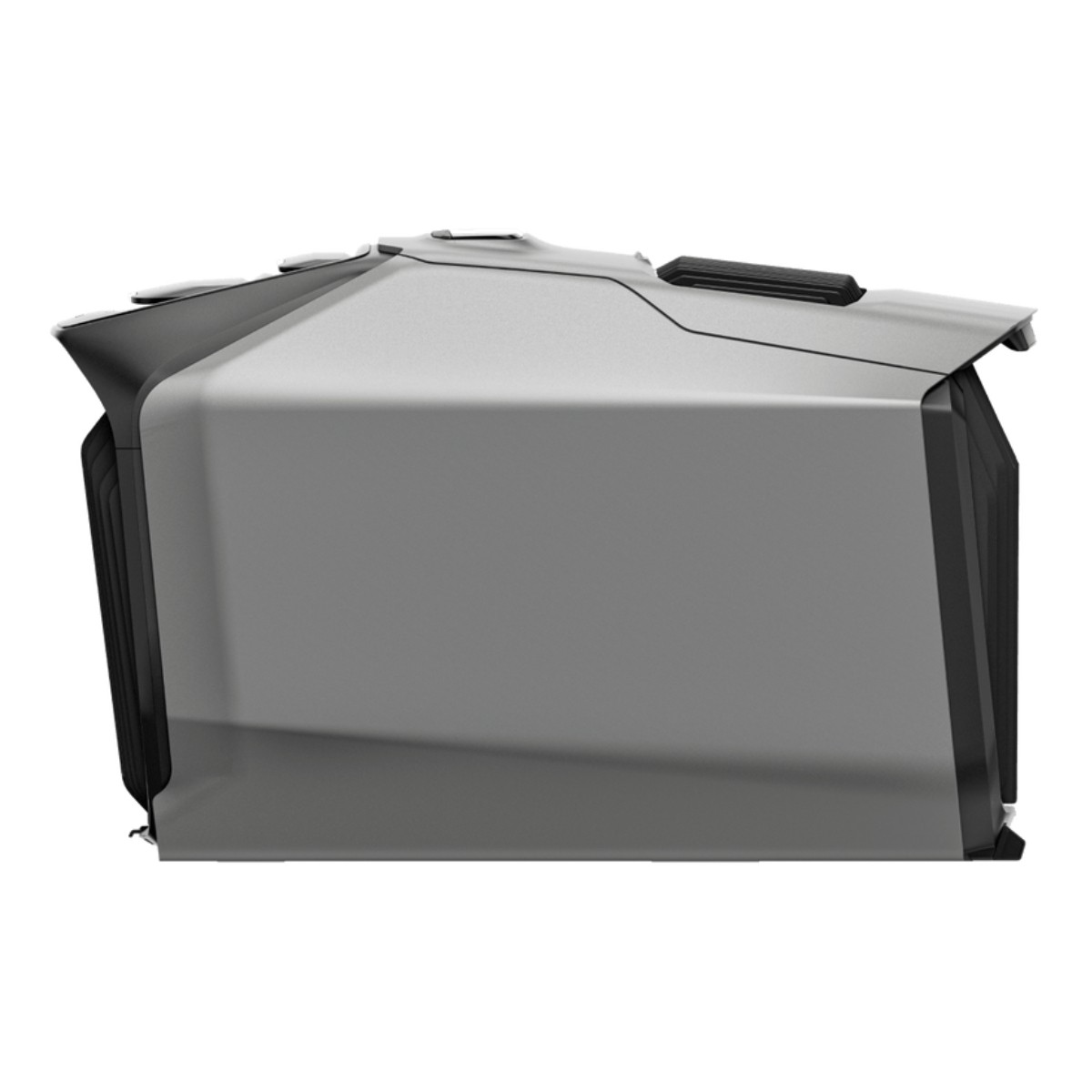 Szary, kanciasty obiekt z czarnymi akcentami. Ma prostokątny korpus i złożoną górę. Tło jest białe.