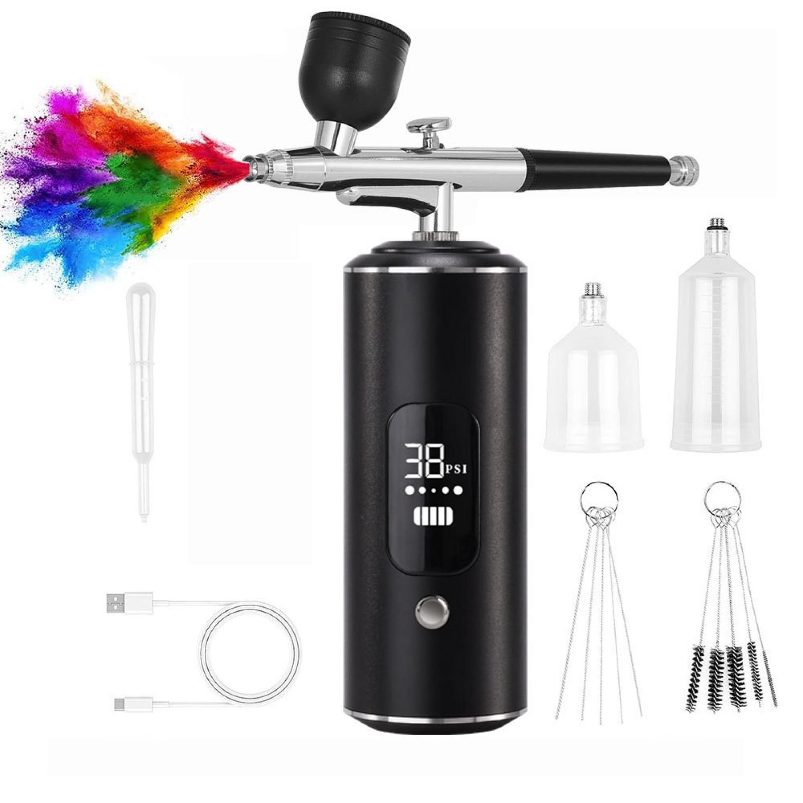 Eine Airbrush mit schwarzem Körper, die bunte Farbe sprüht. Zubehör umfasst Düsen, Flaschen und Reinigungswerkzeuge.