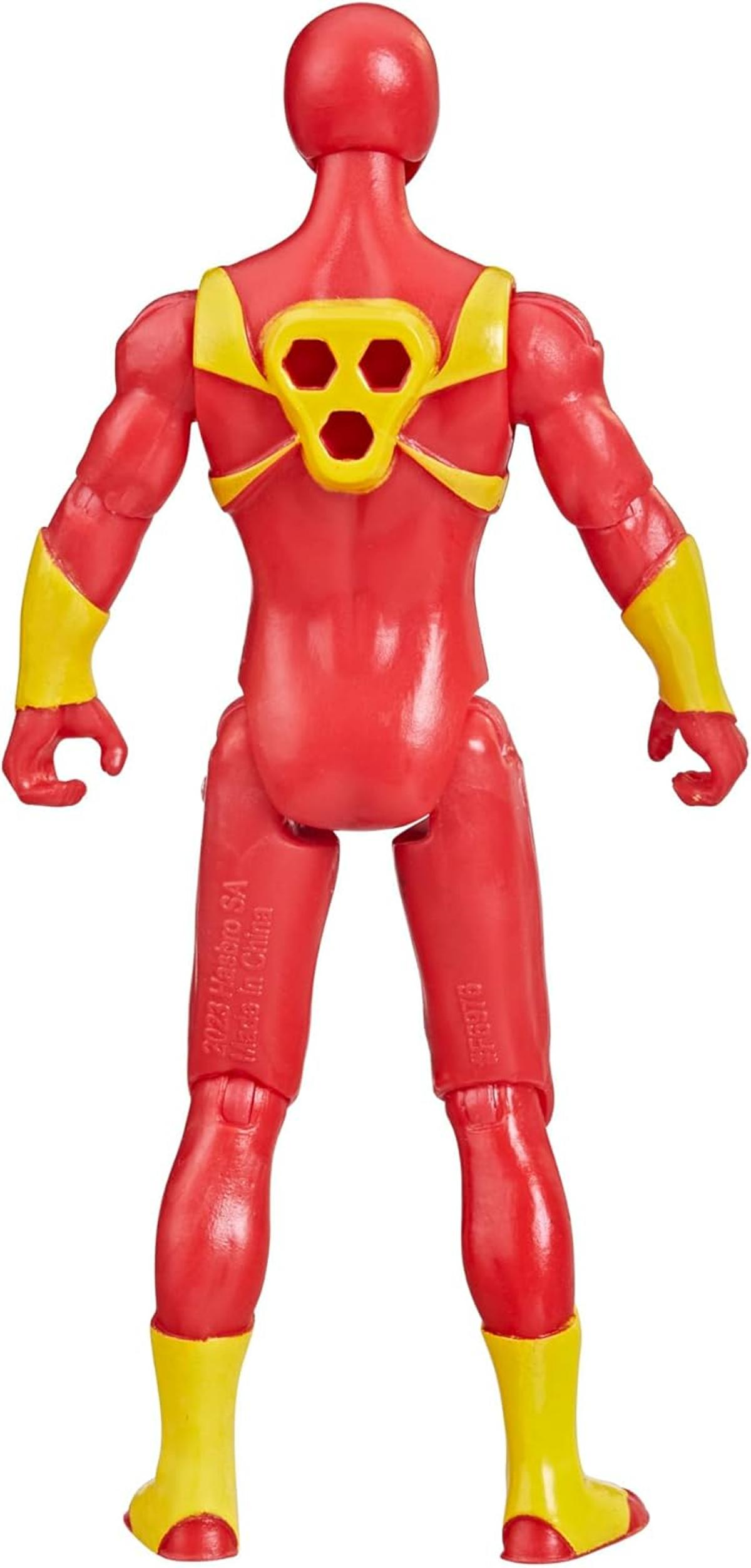 Eine rote Actionfigur, Rückansicht. Gelbe Akzente: Armbänder, Schulterteil und Stiefelunterteile. Weißer Hintergrund.